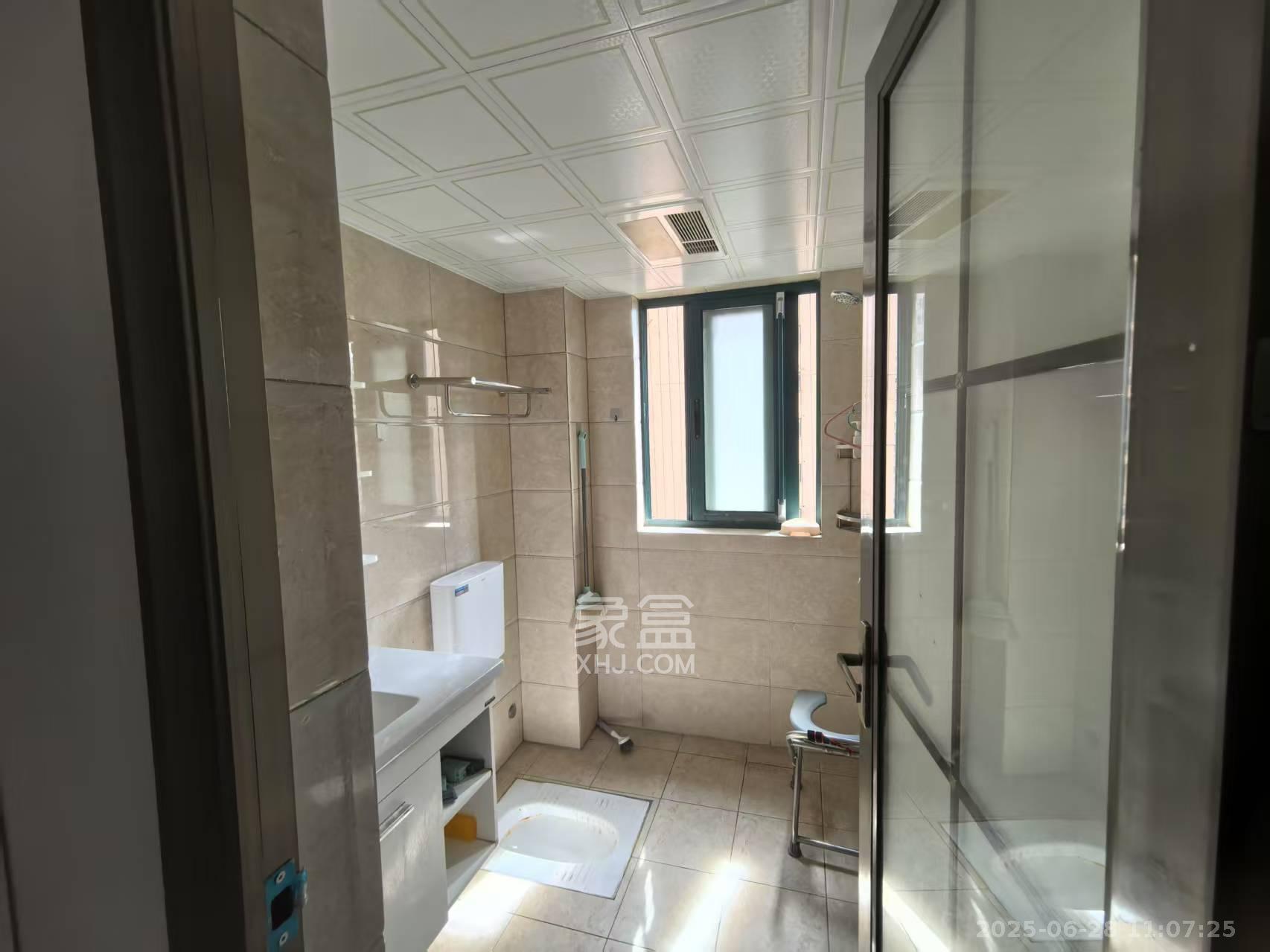 丽发新城  3室2厅2卫   2300.00元/月室内图