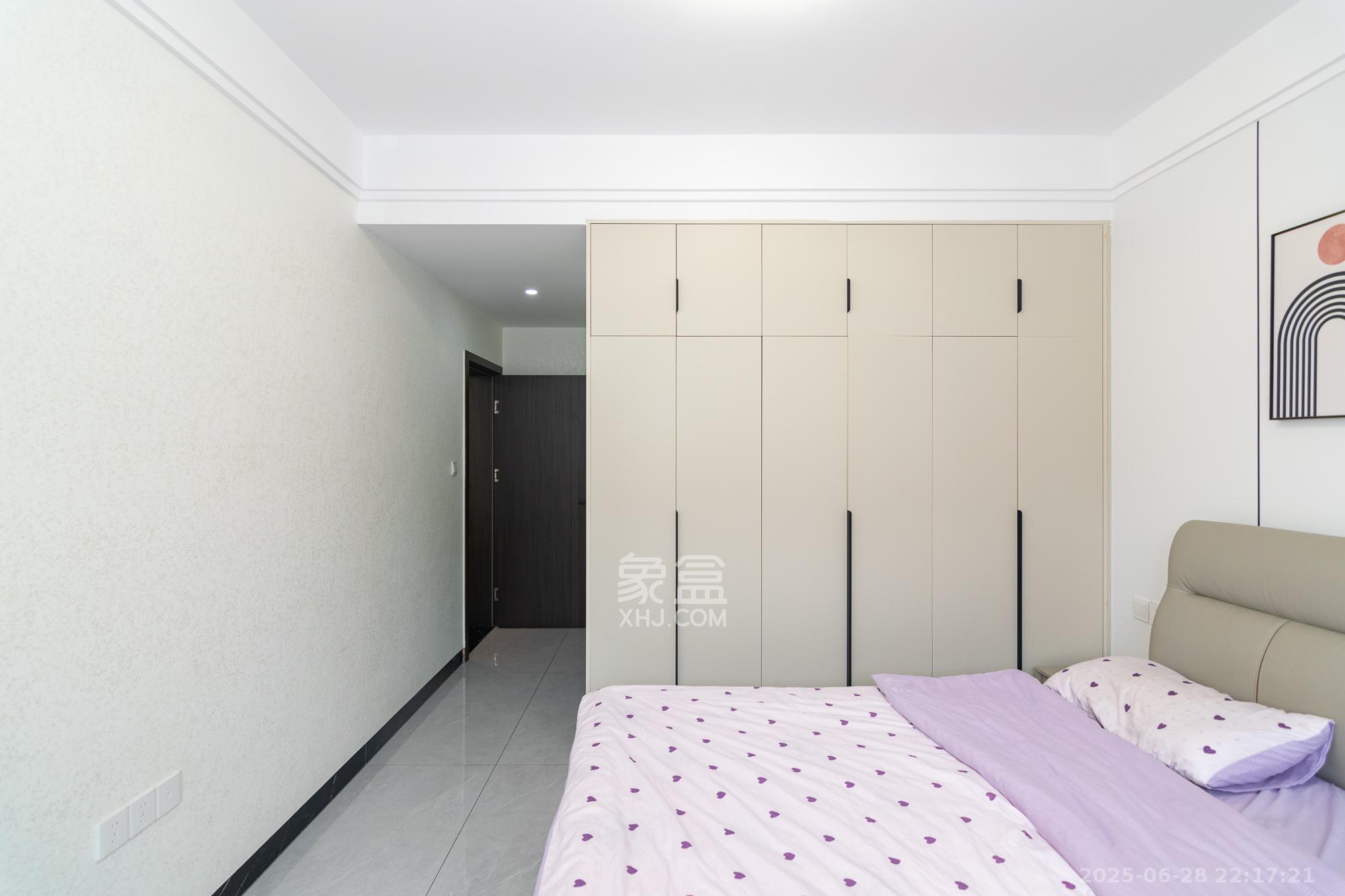 金地三千府(金地湖山樾、金地自在城) 3室2厅2卫 98.0万 金地三千府(金地湖山樾、金地自在城) 3室2厅2卫 98.0万卧室