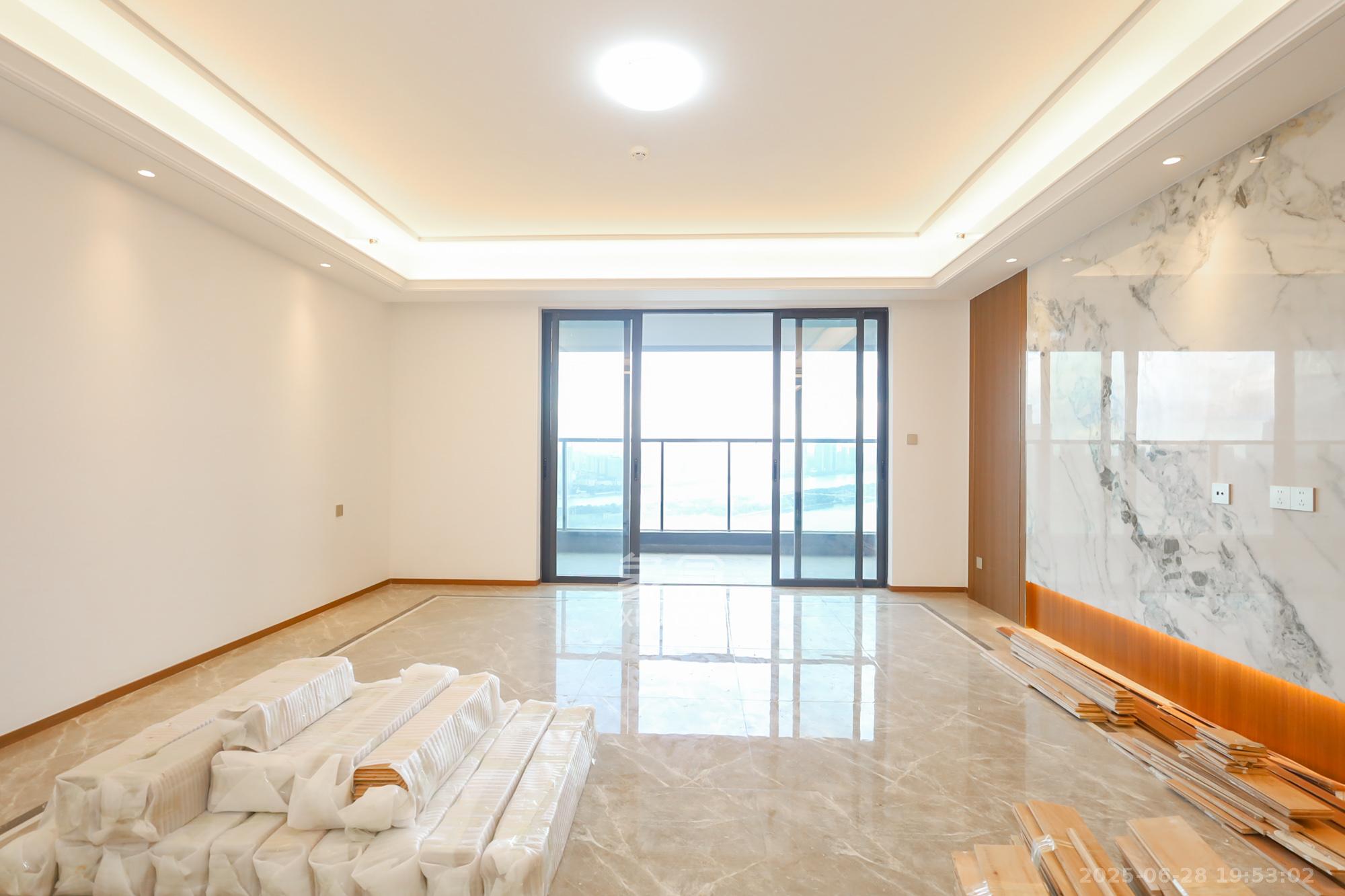 江山印  4室2厅2卫   700.00万