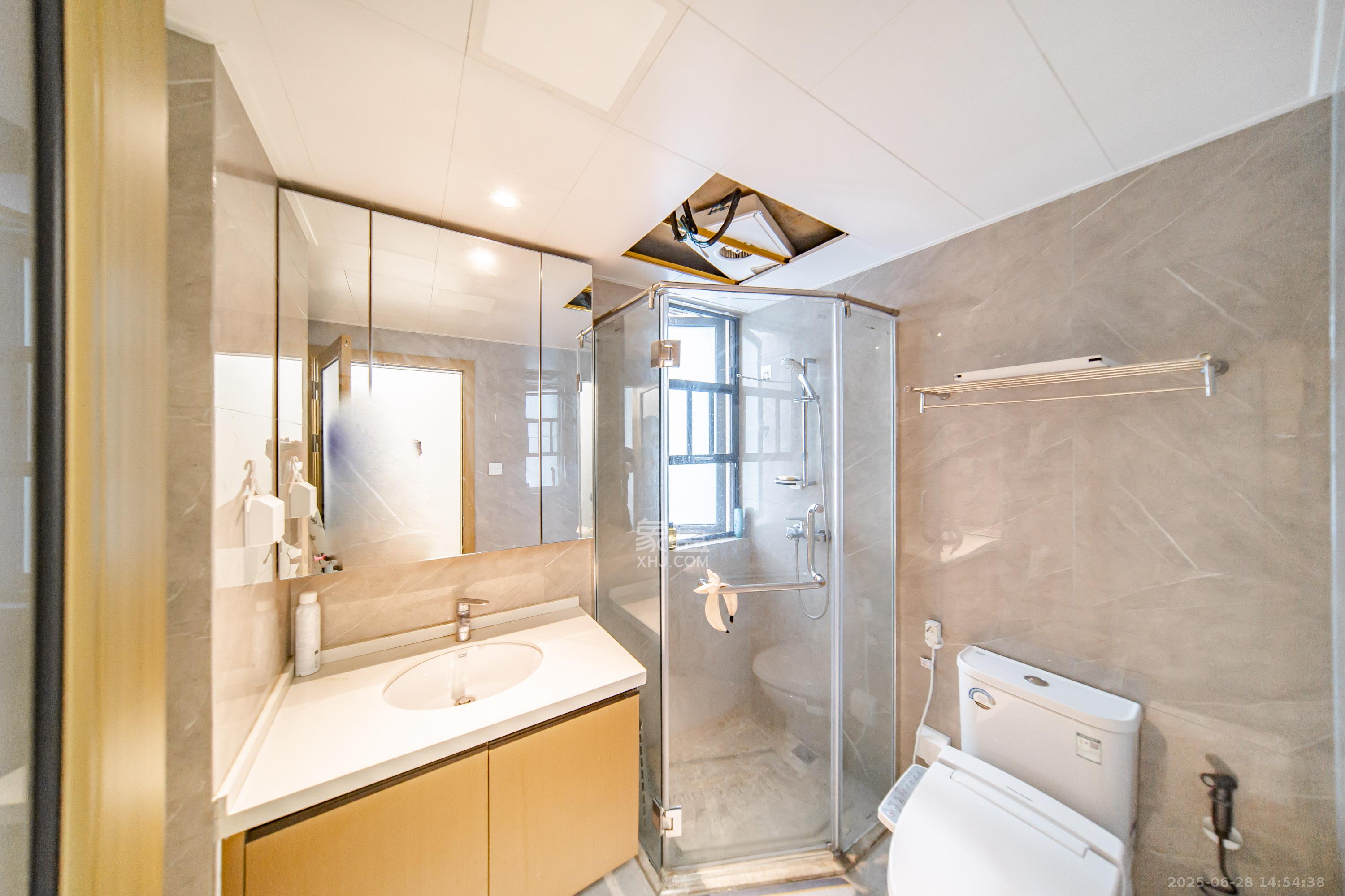 城发恒伟星雅韵(恒伟星辉苑)  4室2厅2卫    208.0万 城发恒伟星雅韵(恒伟星辉苑)  4室2厅2卫    208.0万卫生间