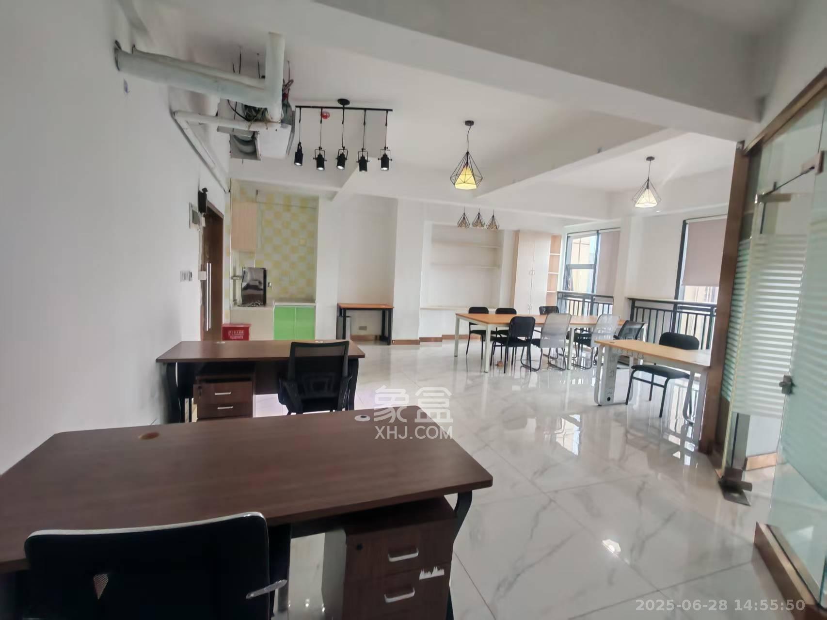 万坤图财富广场 2室1厅1卫 4500.0元/月 万坤图财富广场 2室1厅1卫 4500.0元/月室内图