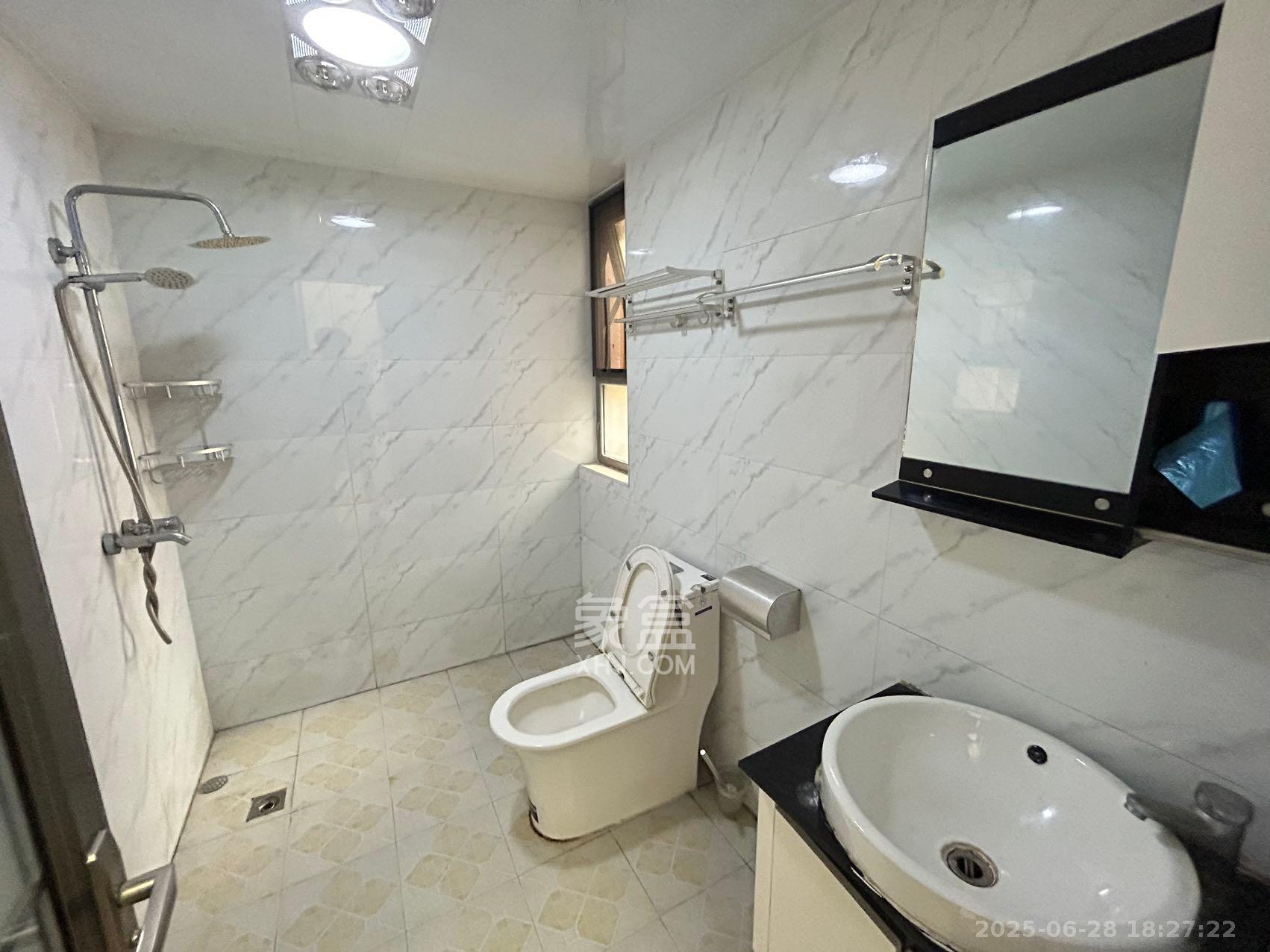 怡海星城 3室2厅2卫 2000.0元/月 怡海星城 3室2厅2卫 2000.0元/月室内图