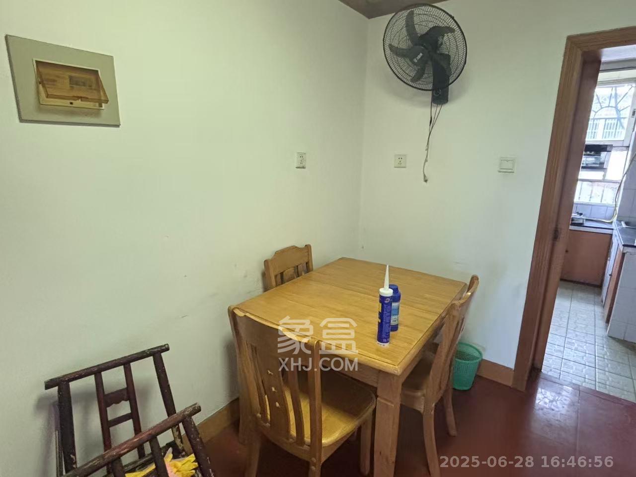 园林局宿舍  2室2厅1卫   1500.00元/月室内图
