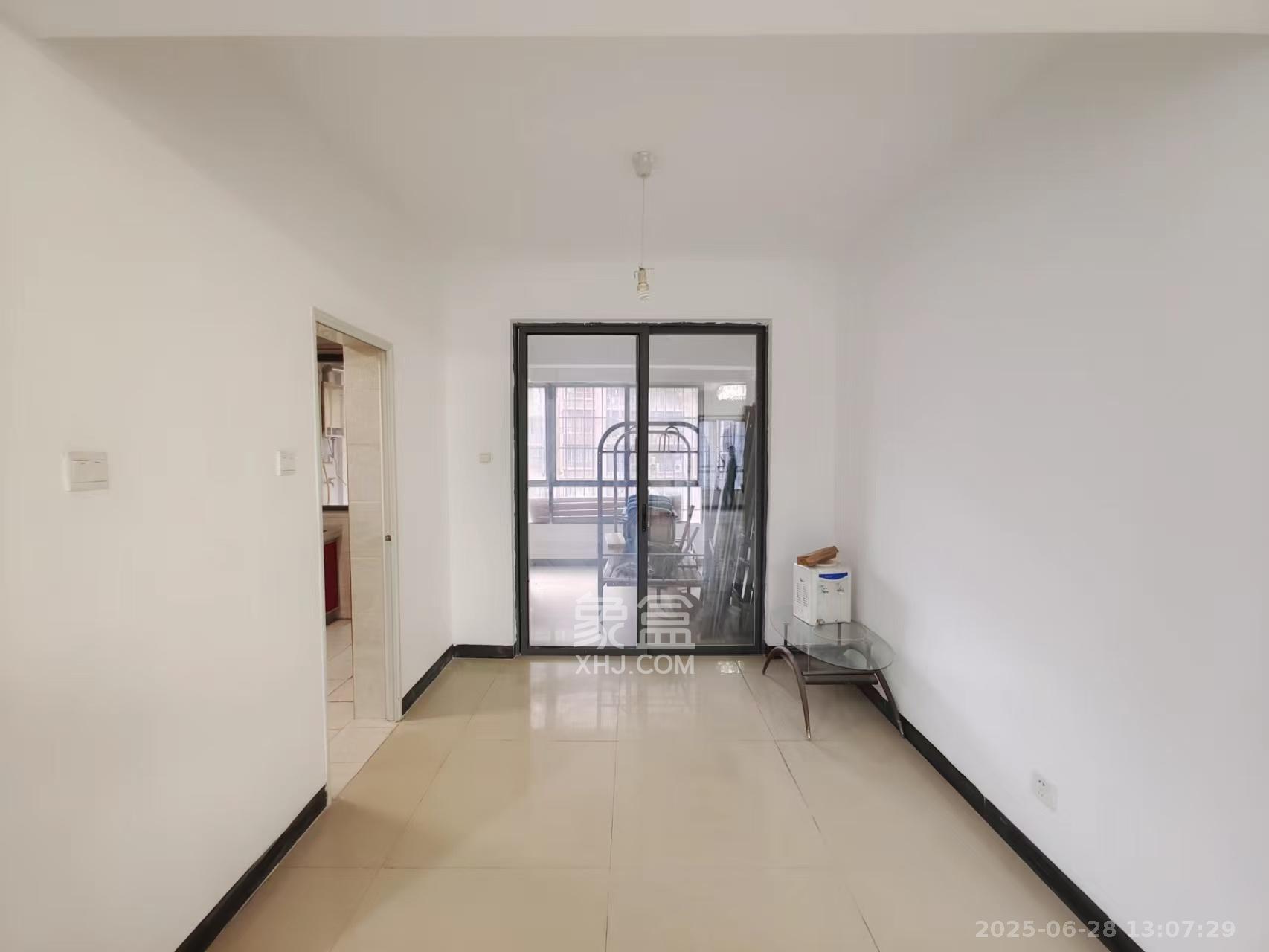 鑫远湘府华城  3室2厅2卫    2700.0元/月 鑫远湘府华城  3室2厅2卫    2700.0元/月室内图