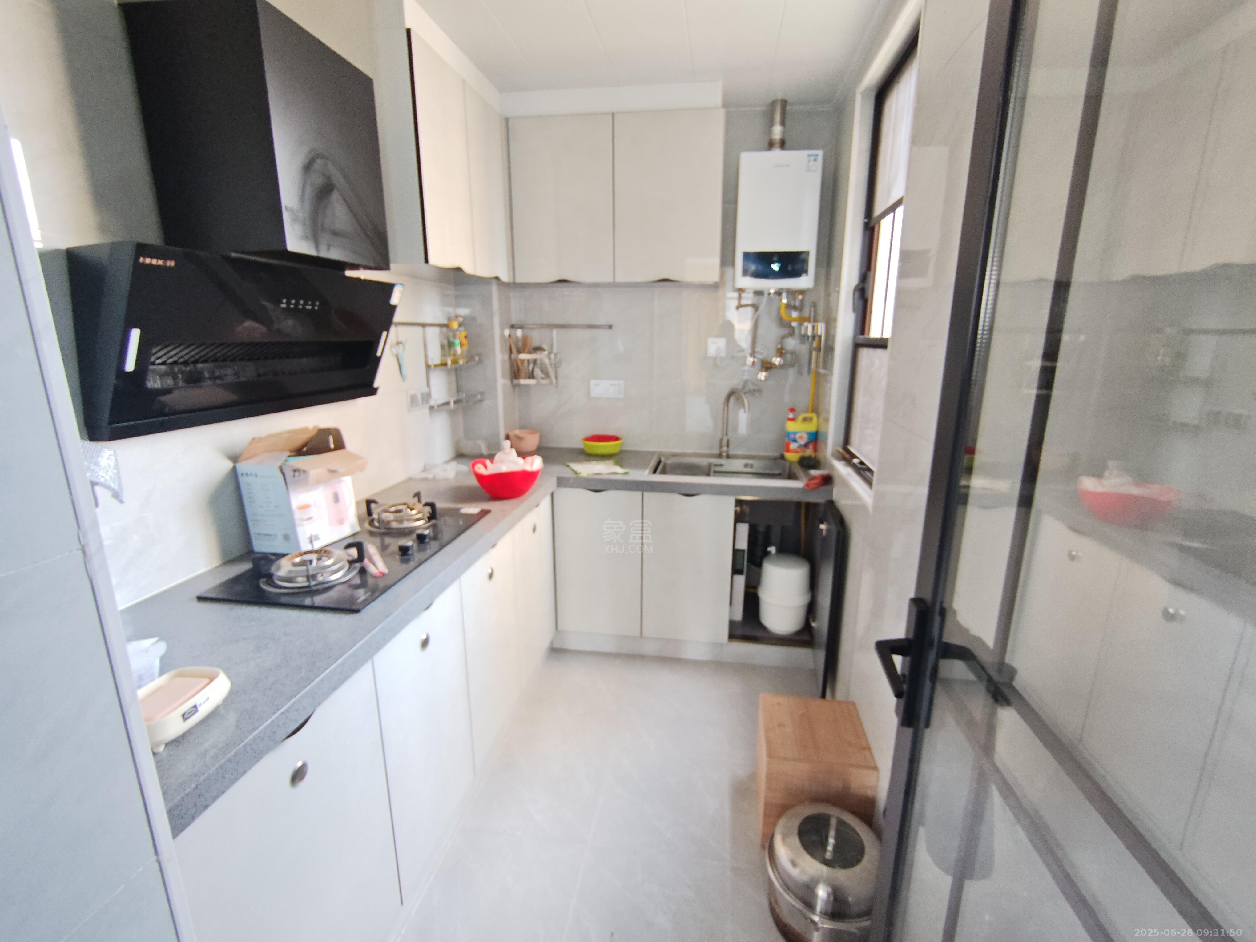 金轮津桥华府 4室2厅2卫 2000.0元/月 金轮津桥华府 4室2厅2卫 2000.0元/月室内图