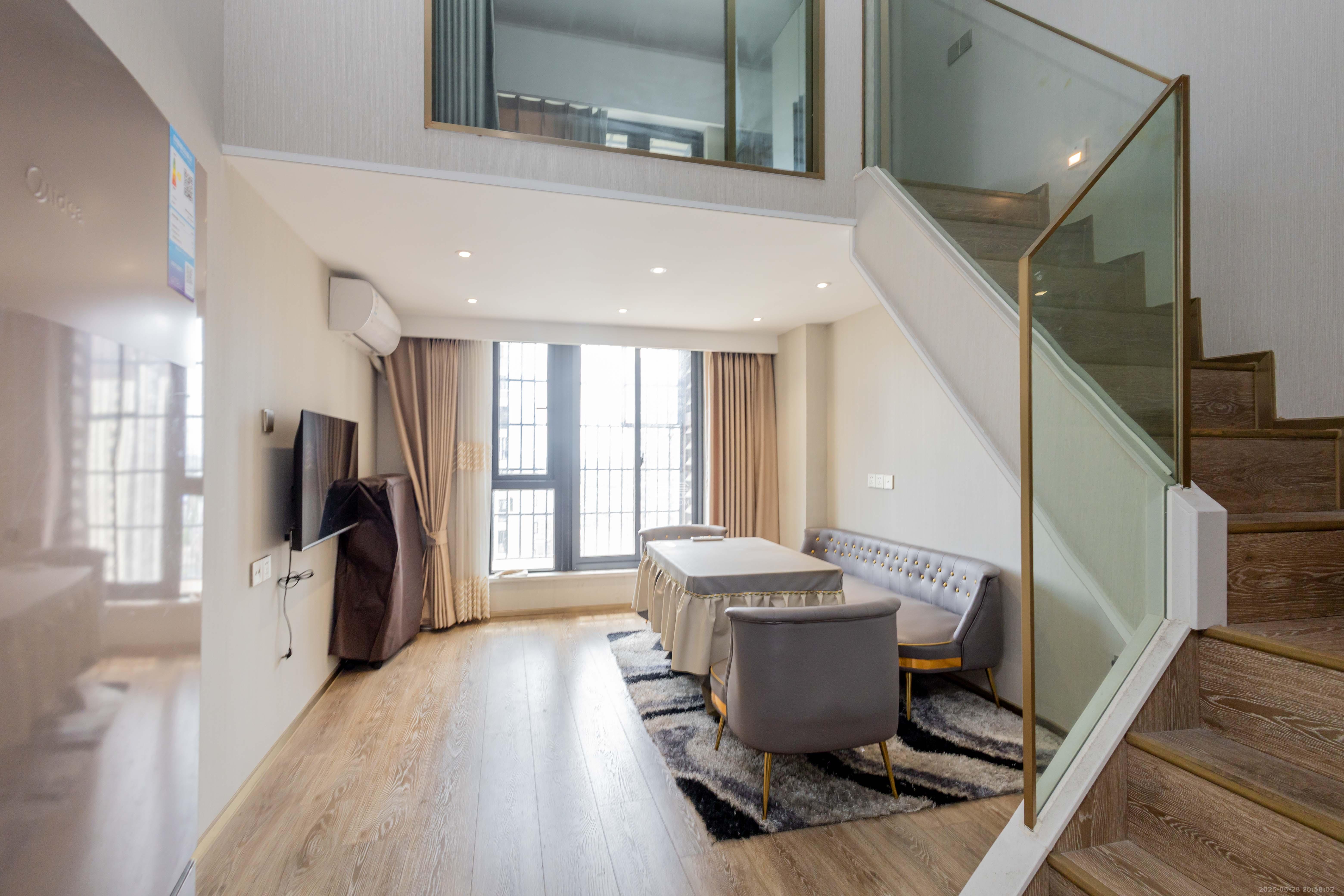 华远海蓝郡  2室2厅1卫    25.0万 华远海蓝郡  2室2厅1卫    25.0万客厅