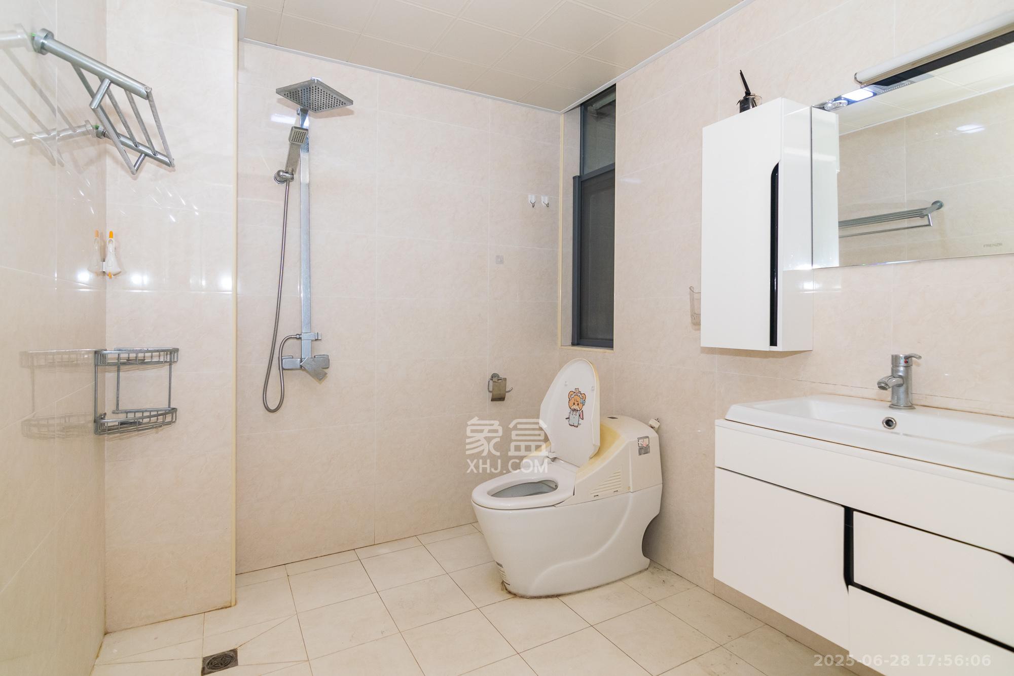 联诚国际城  3室2厅2卫    66.0万 联诚国际城  3室2厅2卫    66.0万卫生间