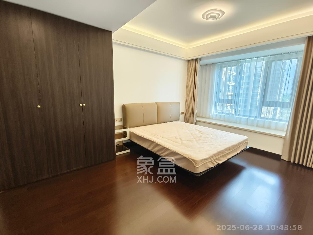 东原麓印长江E区  4室2厅2卫   4980.00元/月室内图