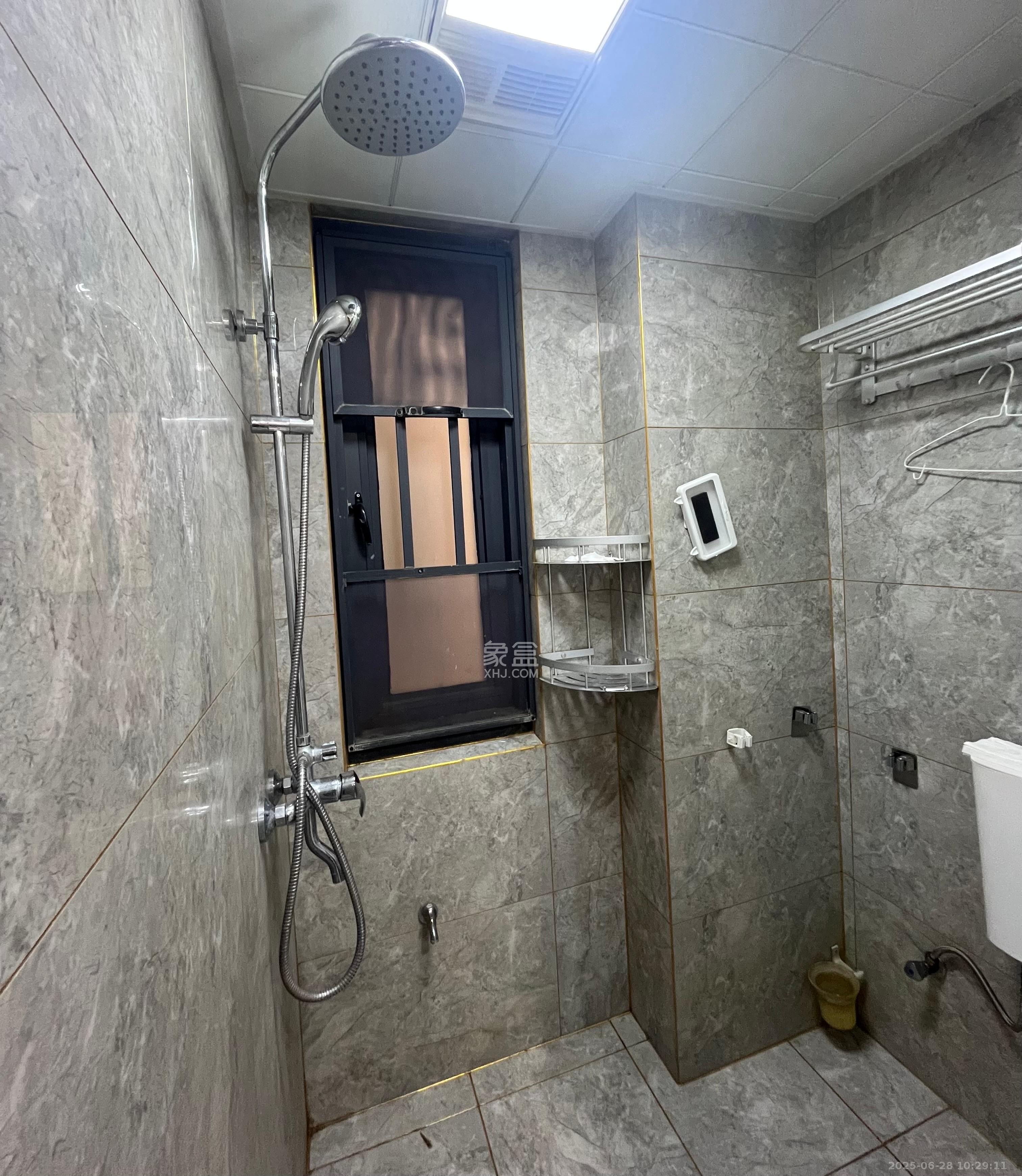 叠彩兰亭  3室2厅1卫    2500.0元/月室内图