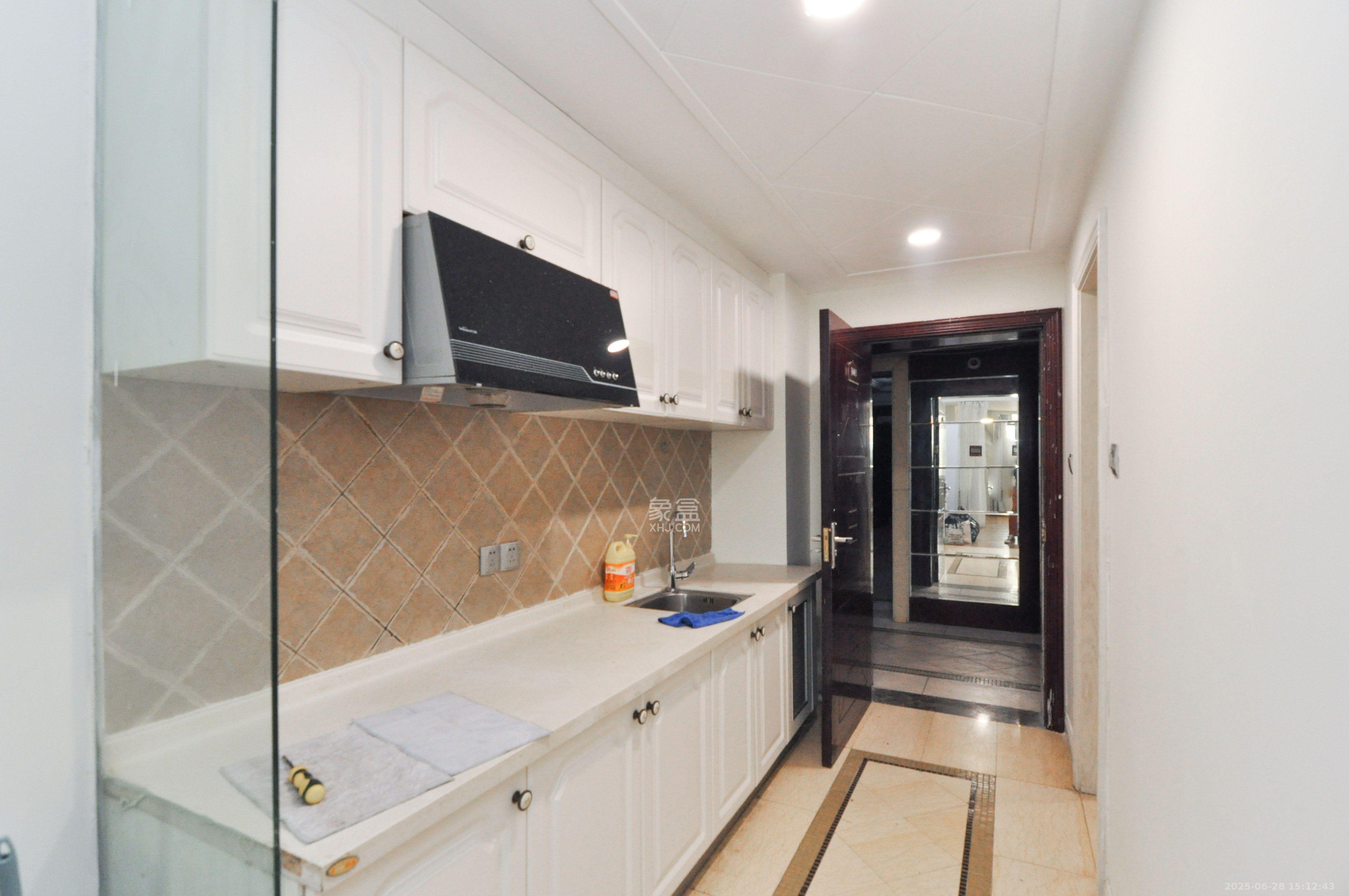 沁园春御院 1室1厅1卫 1600.0元/月 沁园春御院 1室1厅1卫 1600.0元/月室内图