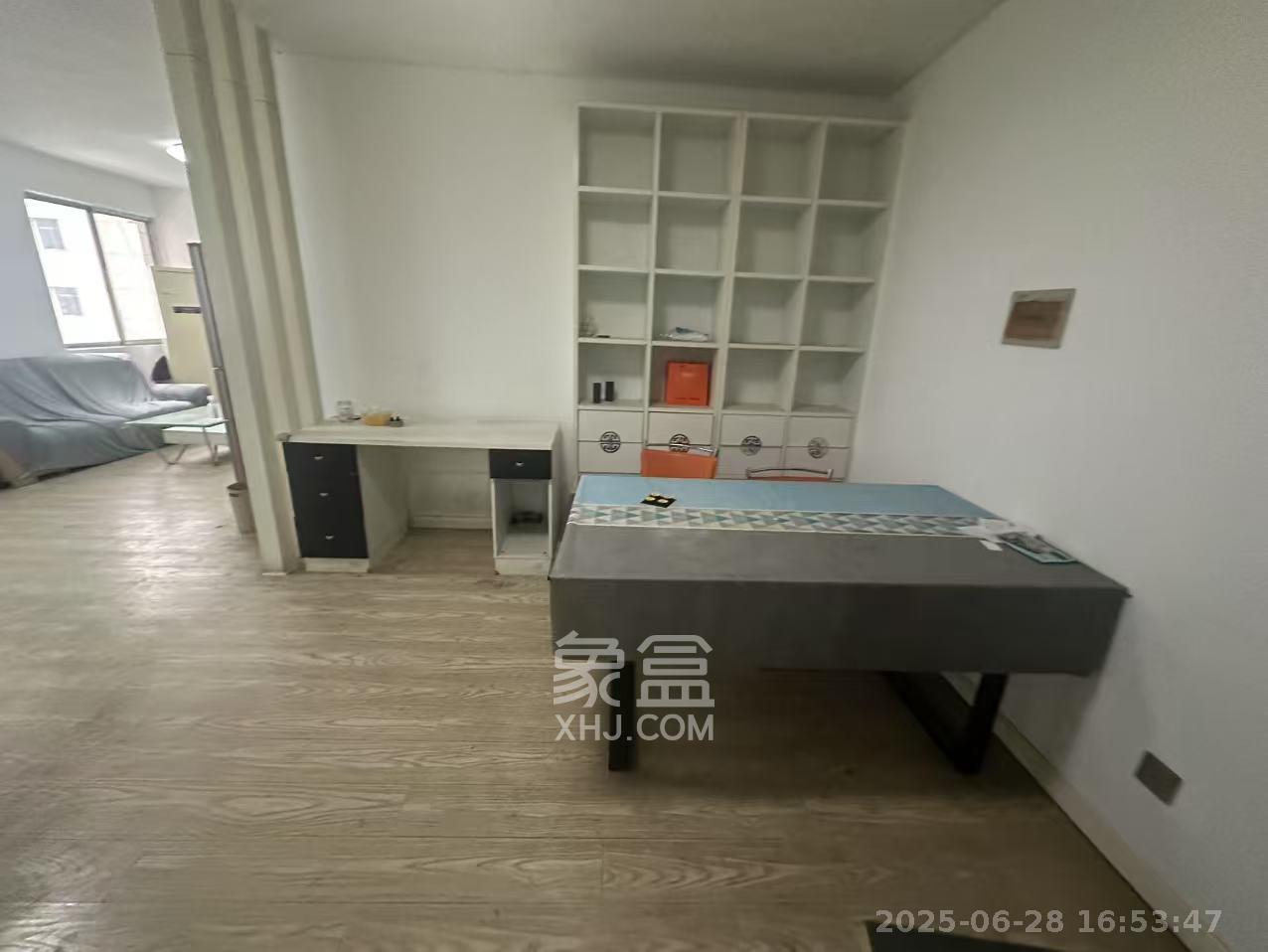 城市花园  2室2厅1卫    2500.0元/月室内图