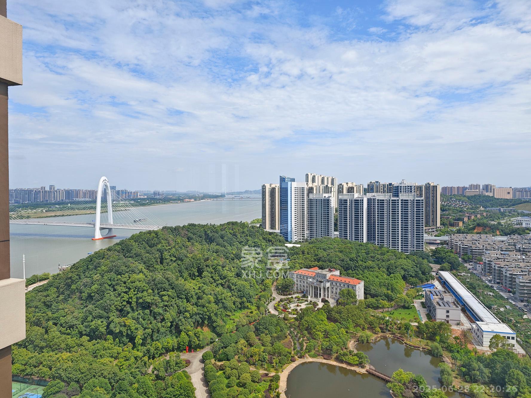 中欣楚天御府B区观澜  4室2厅2卫   350.00万其他
