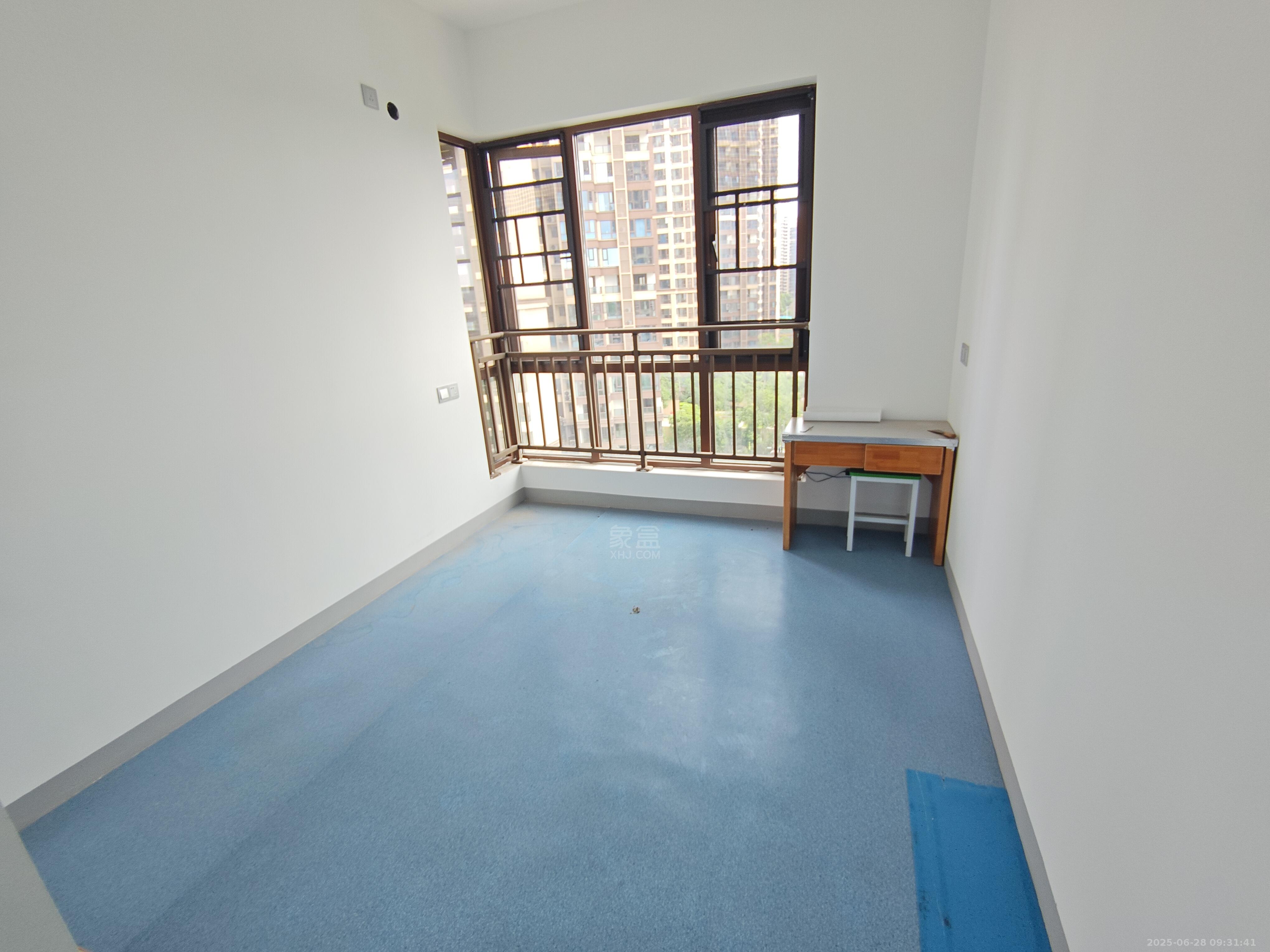 金轮津桥华府 4室2厅2卫 2000.0元/月 金轮津桥华府 4室2厅2卫 2000.0元/月室内图