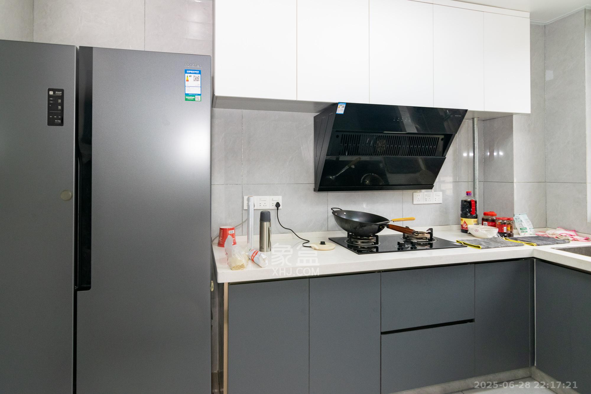 金地三千府(金地湖山樾、金地自在城) 3室2厅2卫 98.0万 金地三千府(金地湖山樾、金地自在城) 3室2厅2卫 98.0万厨房