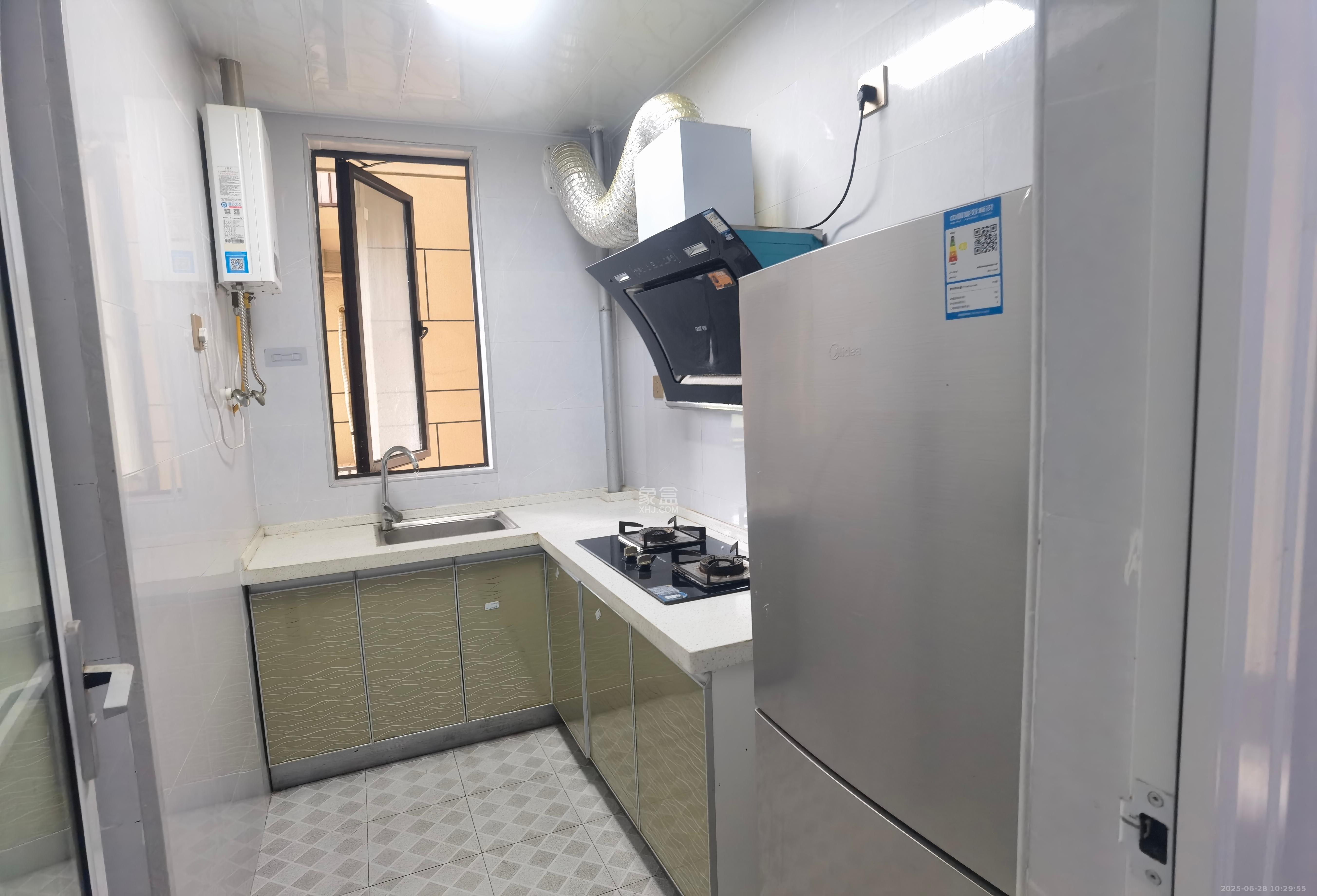 星湖湾二期高层  3室2厅2卫    2200.0元/月 星湖湾二期高层  3室2厅2卫    2200.0元/月室内图