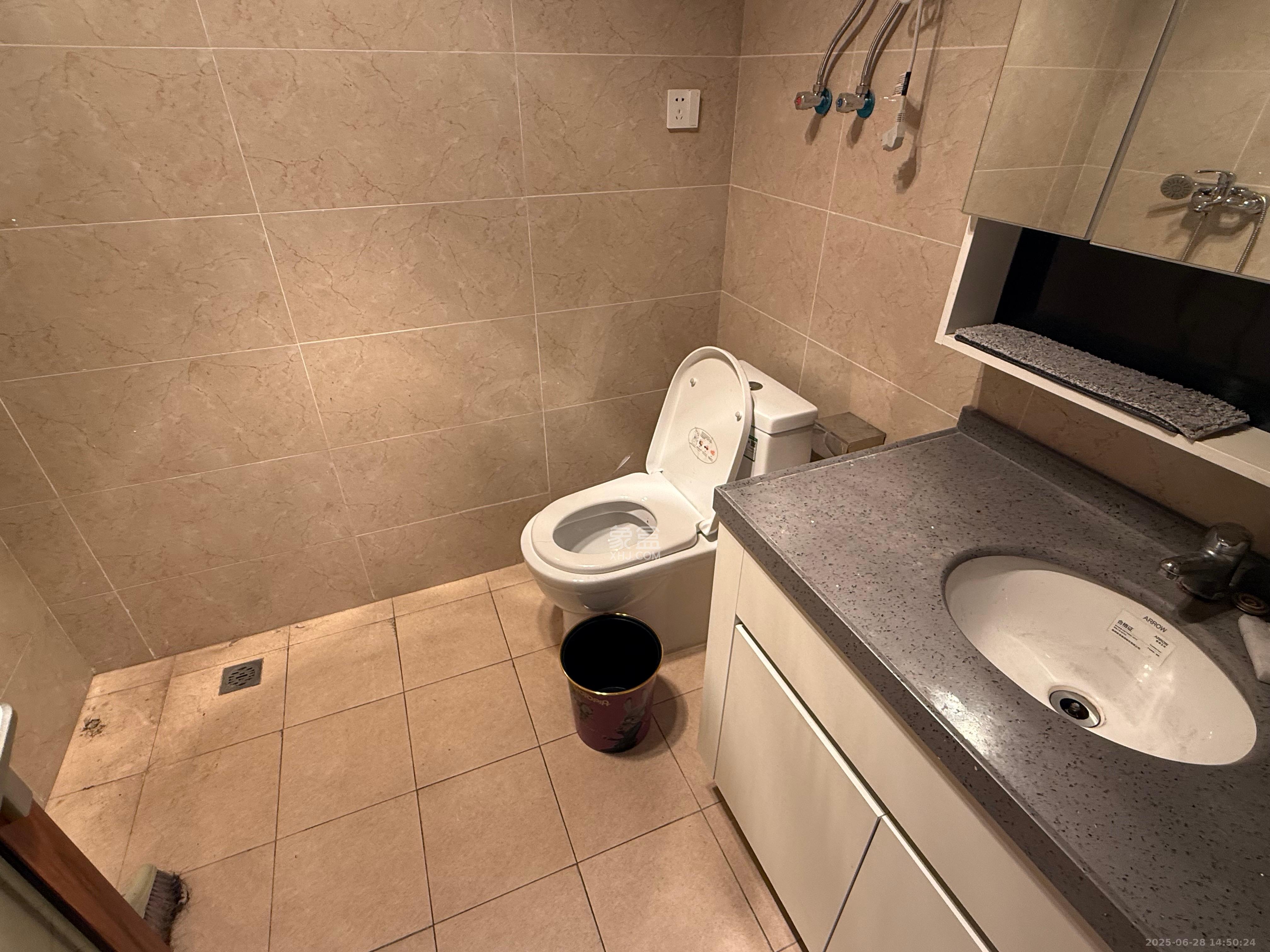 荣泰广场 1室1厅1卫 1300.0元/月 荣泰广场 1室1厅1卫 1300.0元/月室内图