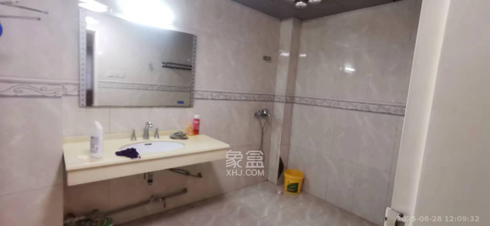 丹桂雅苑  4室2厅2卫    2100.0元/月 丹桂雅苑  4室2厅2卫    2100.0元/月室内图