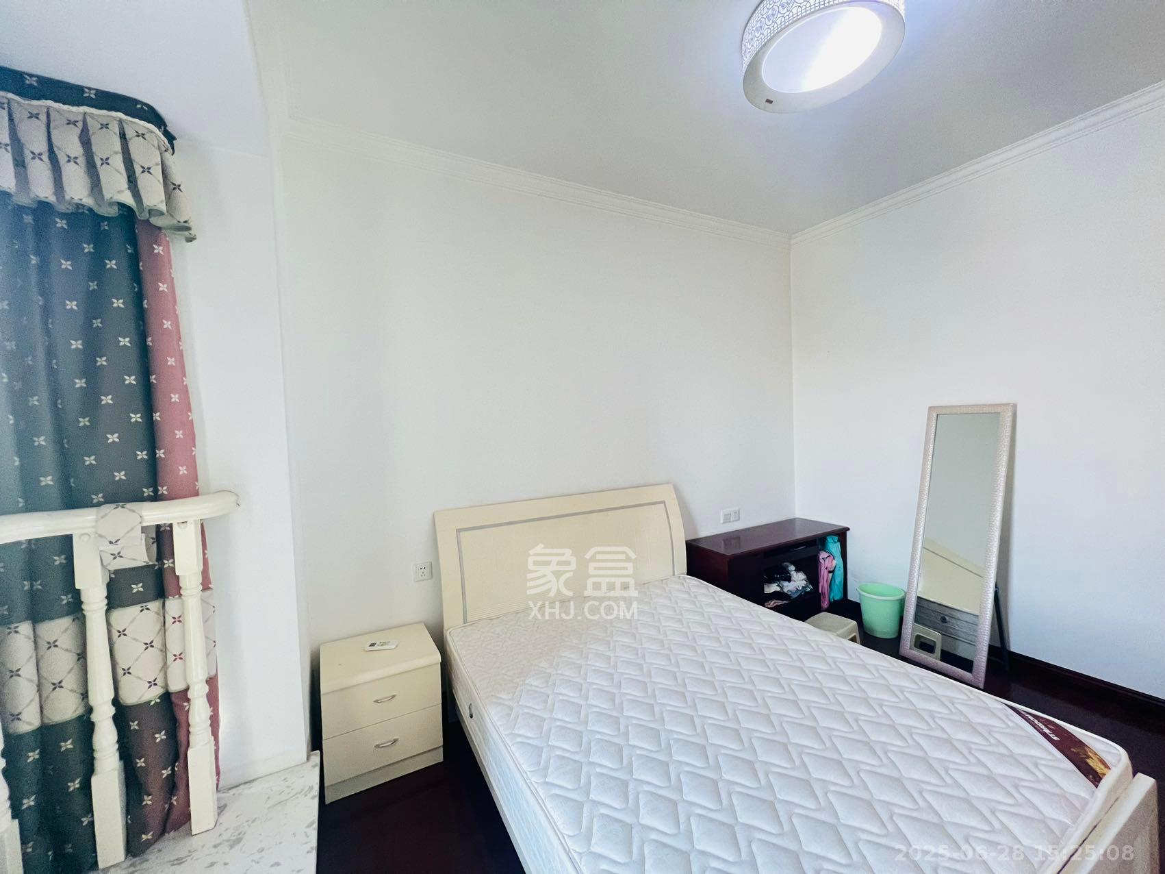 藏珑湖上国际花园 4室2厅2卫 3600.0元/月 藏珑湖上国际花园 4室2厅2卫 3600.0元/月室内图