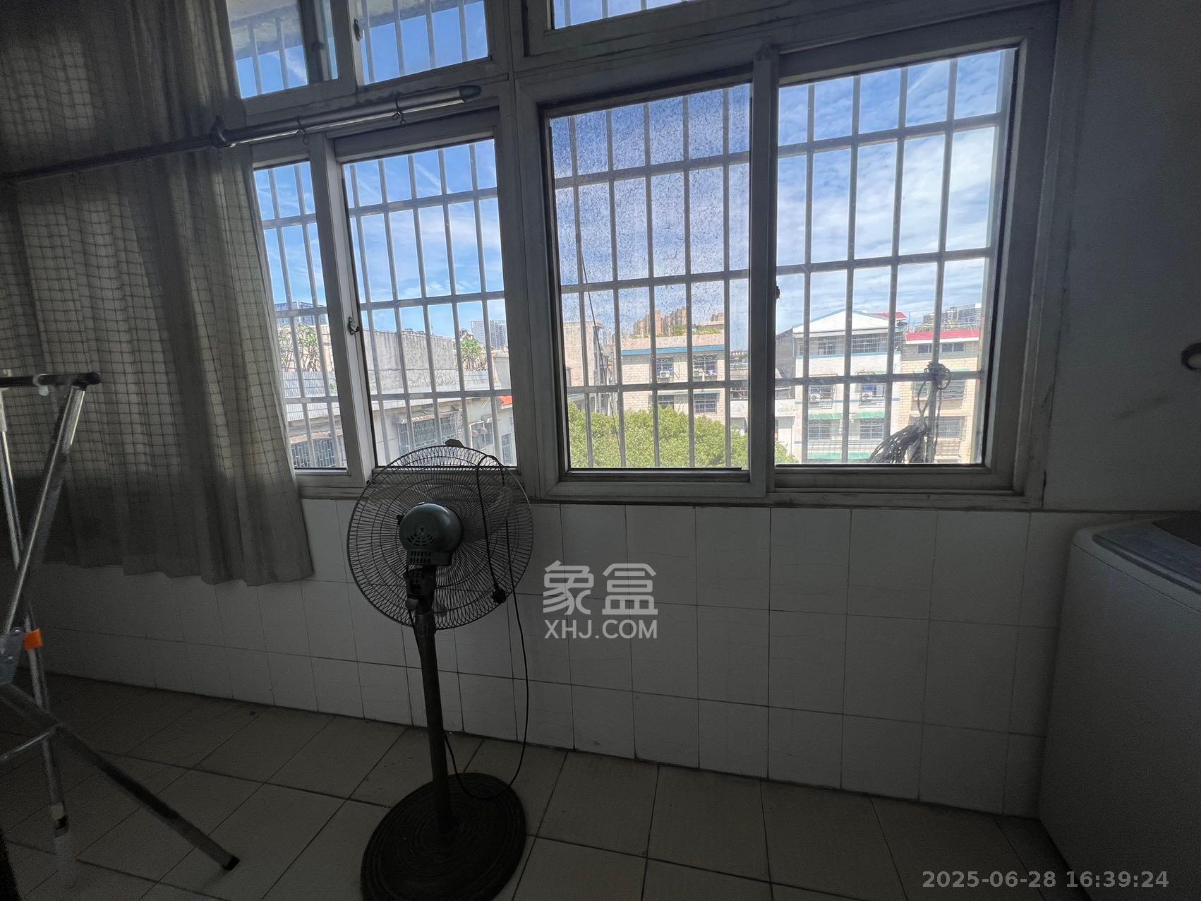 洞井商贸城 3室2厅2卫 1200.0元/月 洞井商贸城 3室2厅2卫 1200.0元/月室内图