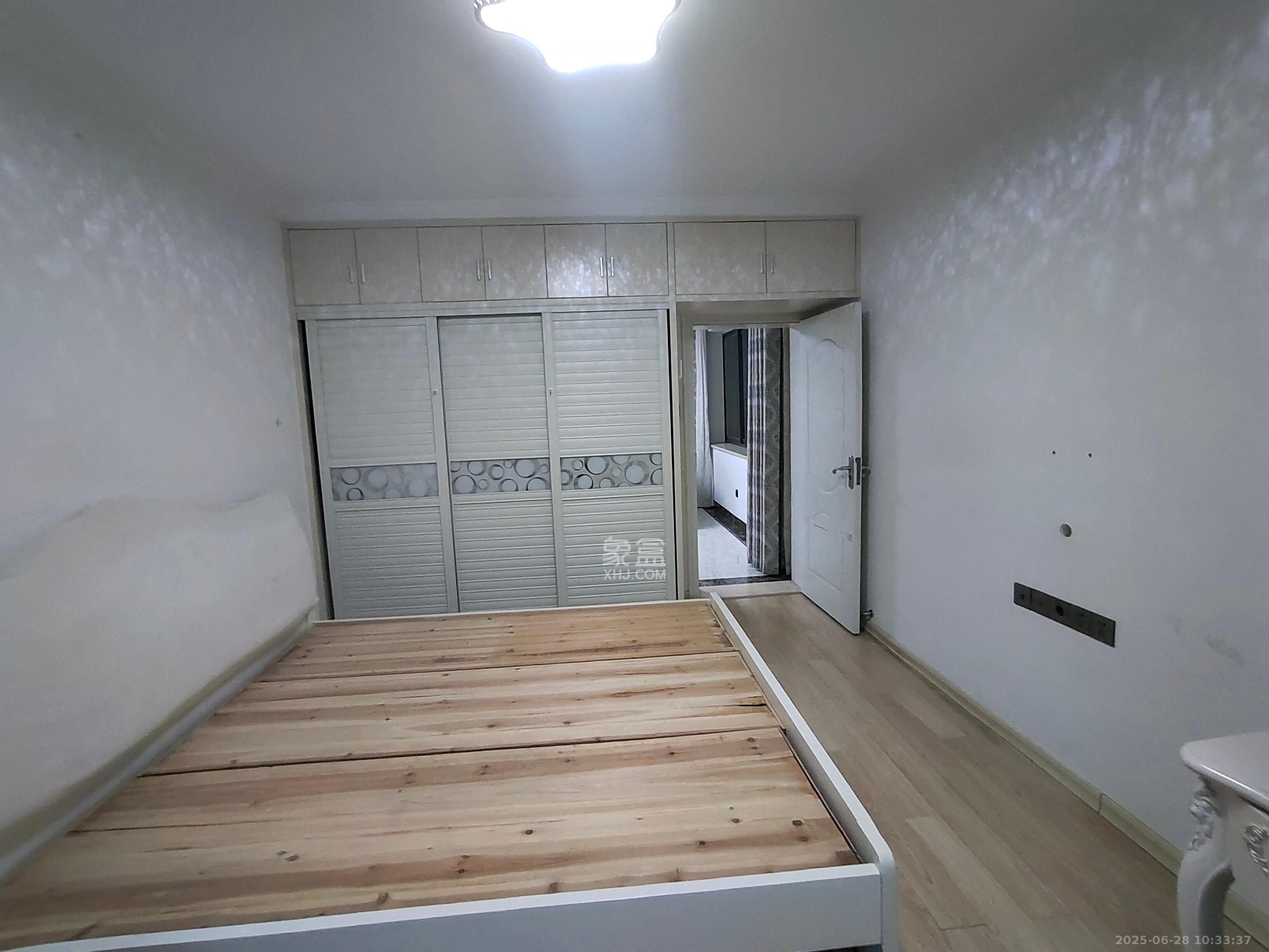 鸿园小区  2室2厅1卫   3000.00元/月室内图