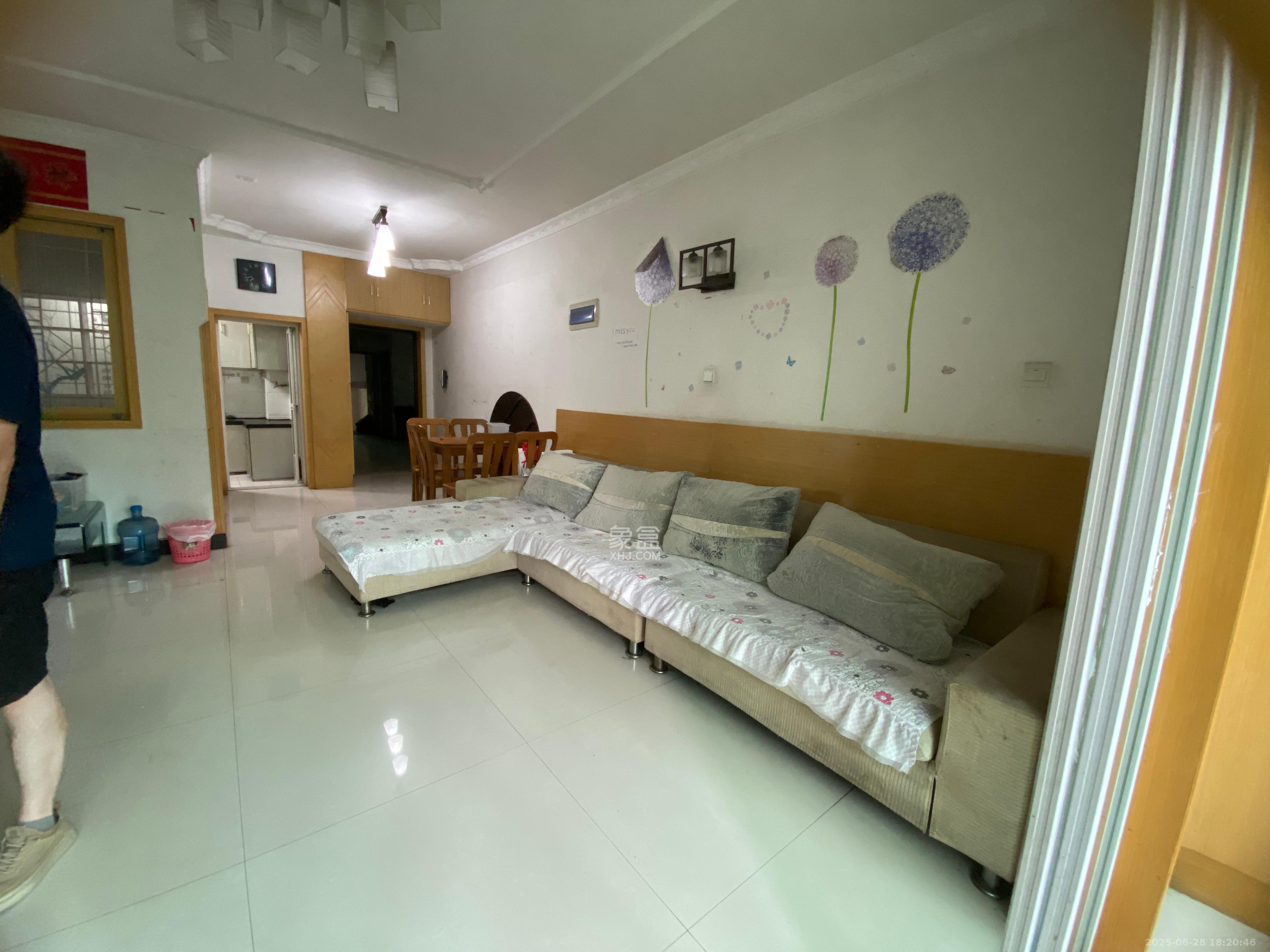 麓谷加州阳光 2室2厅1卫 1800.0元/月 麓谷加州阳光 2室2厅1卫 1800.0元/月室内图