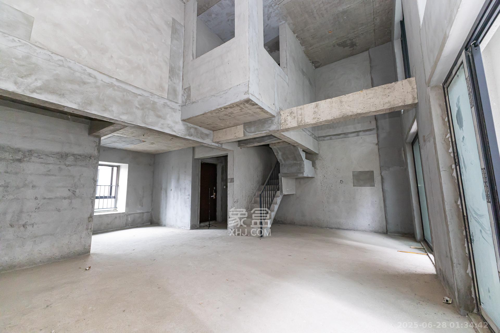 越秀湘江星汇城二期  4室2厅2卫    129.8万 越秀湘江星汇城二期  4室2厅2卫    129.8万客厅