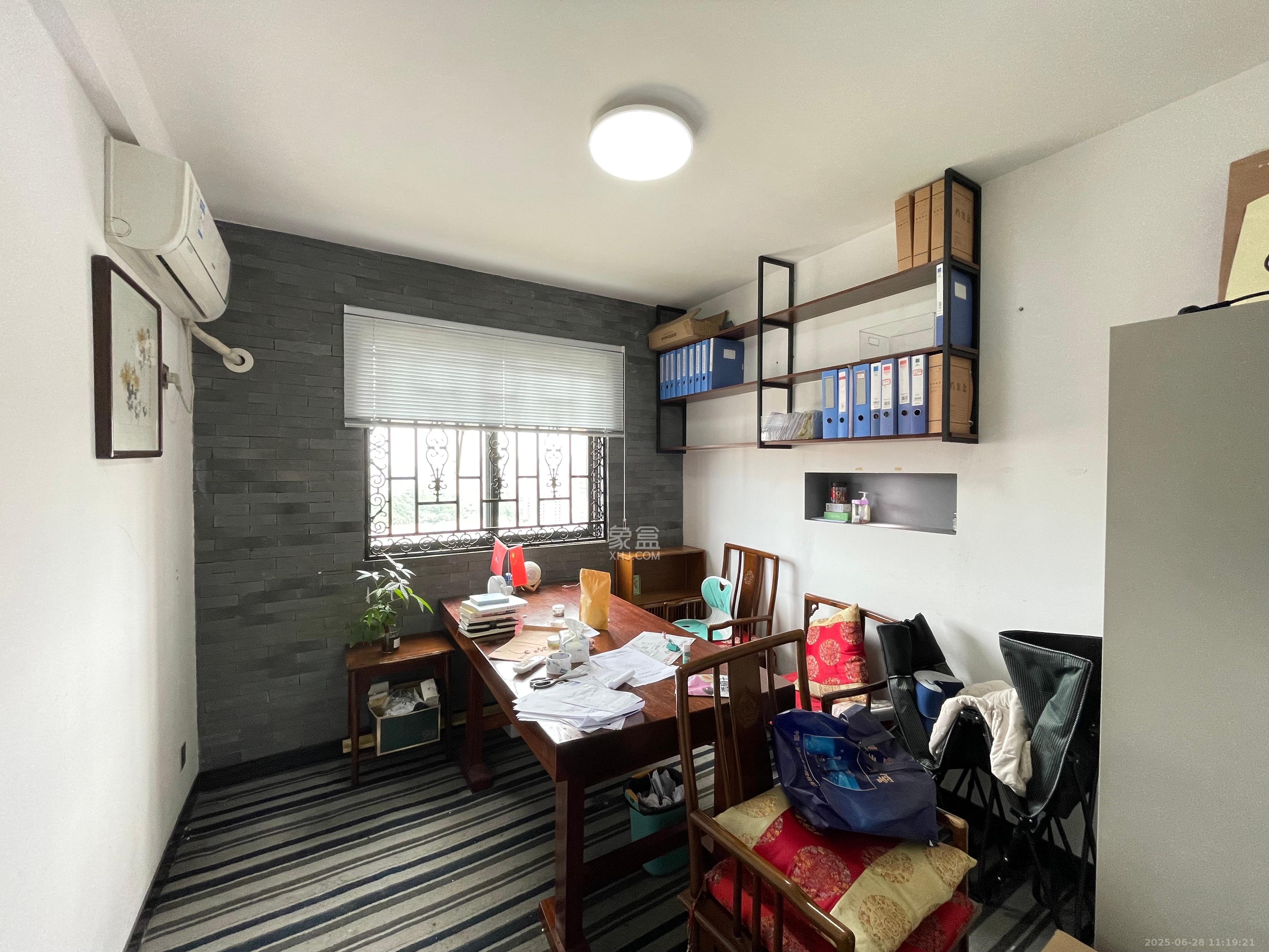 诚兴园 4室2厅2卫 3000.0元/月 诚兴园 4室2厅2卫 3000.0元/月室内图