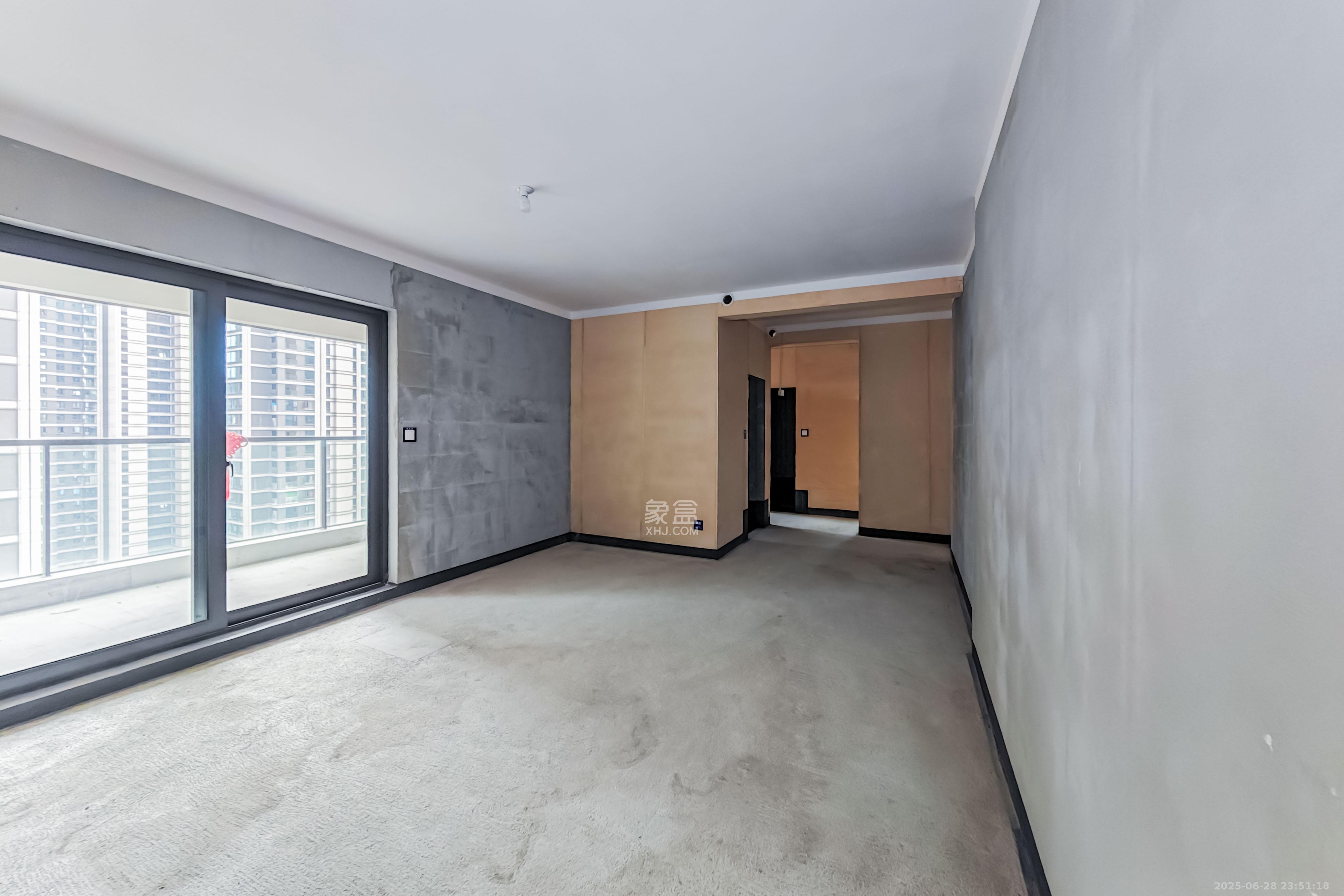 建发玖洲观澜  5室2厅2卫   266.00万其他