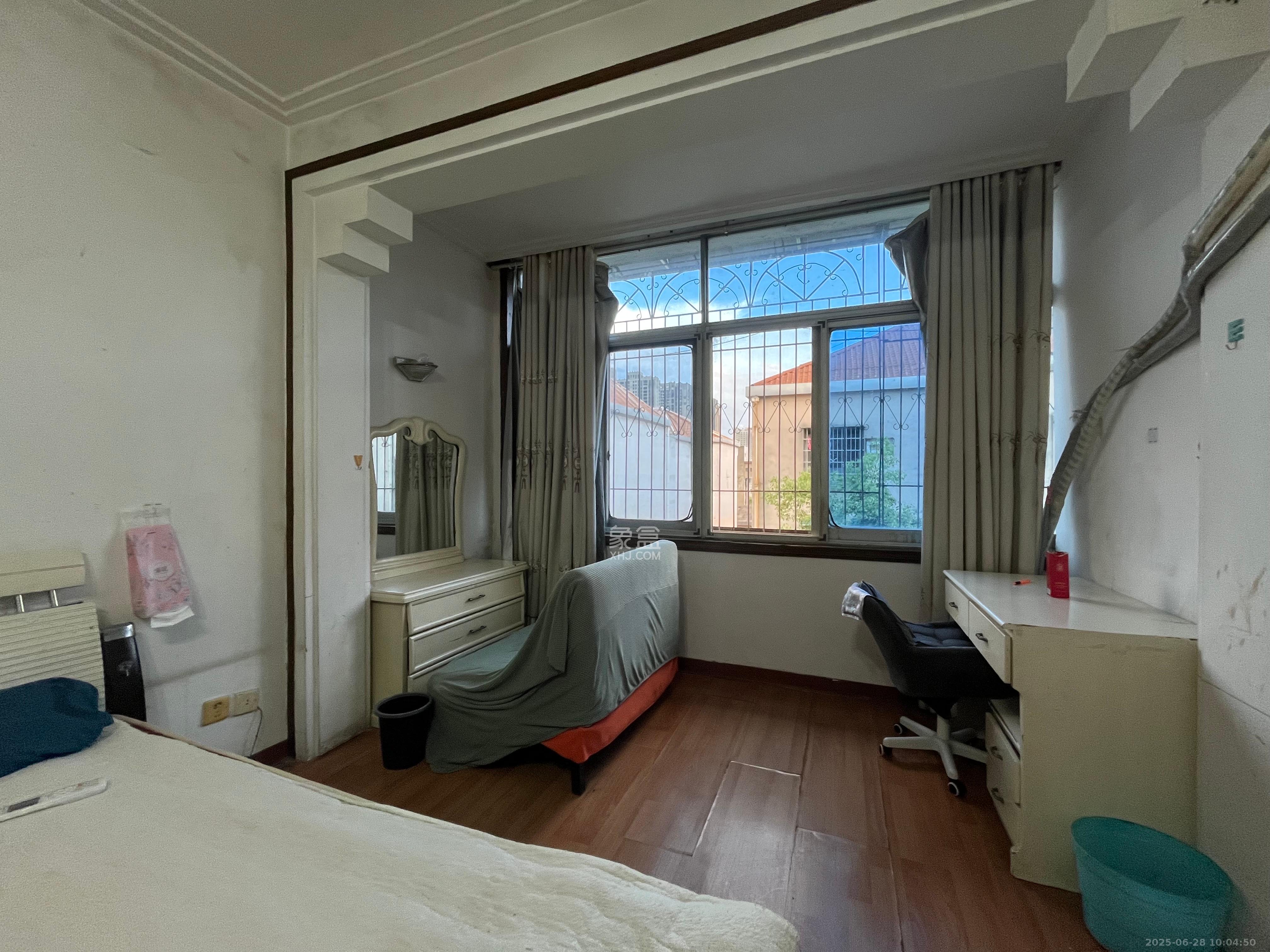 市直属机关宿舍 3室1厅1卫 1600.0元/月 市直属机关宿舍 3室1厅1卫 1600.0元/月室内图