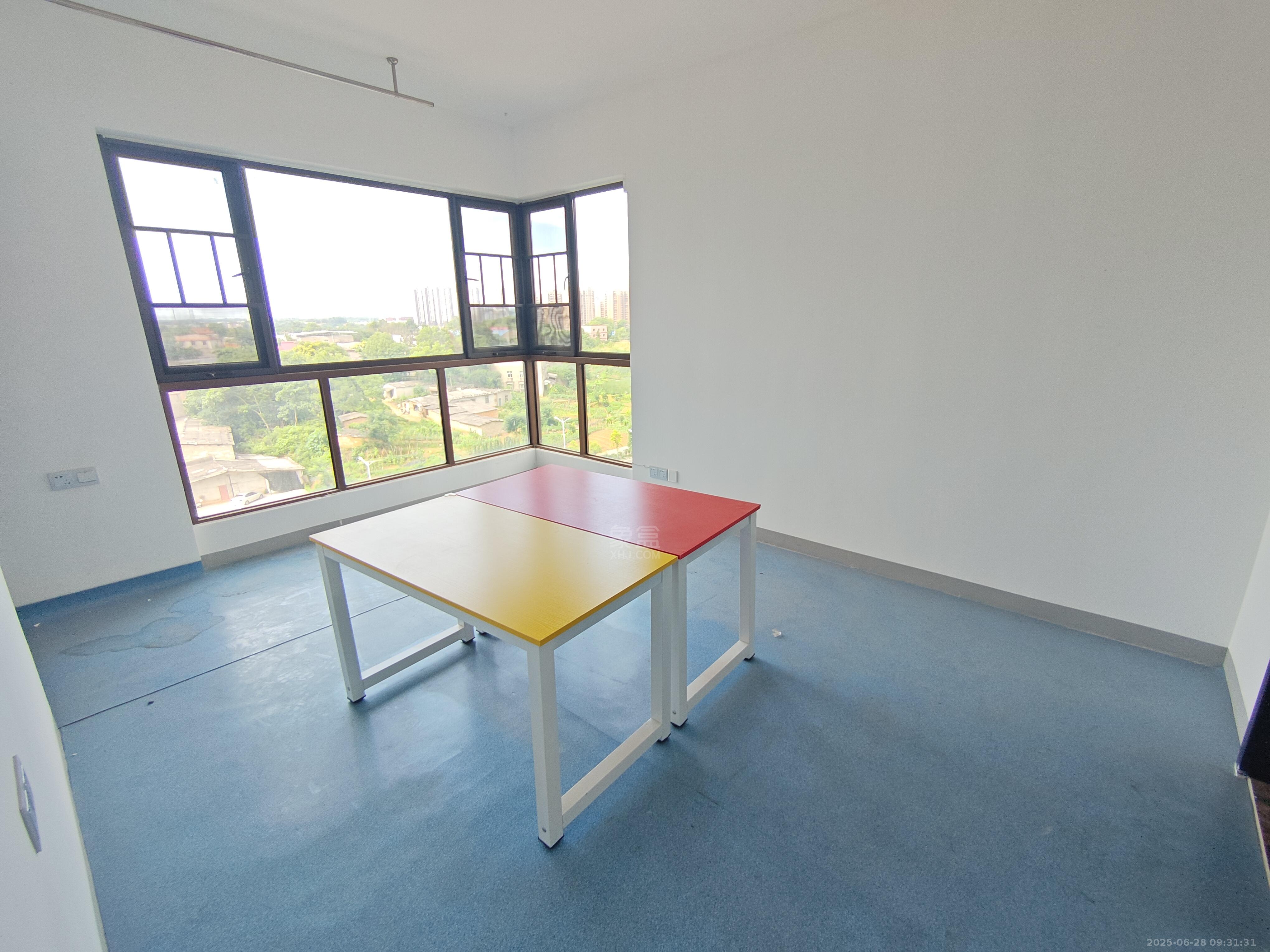 金轮津桥华府 4室2厅2卫 2000.0元/月 金轮津桥华府 4室2厅2卫 2000.0元/月室内图