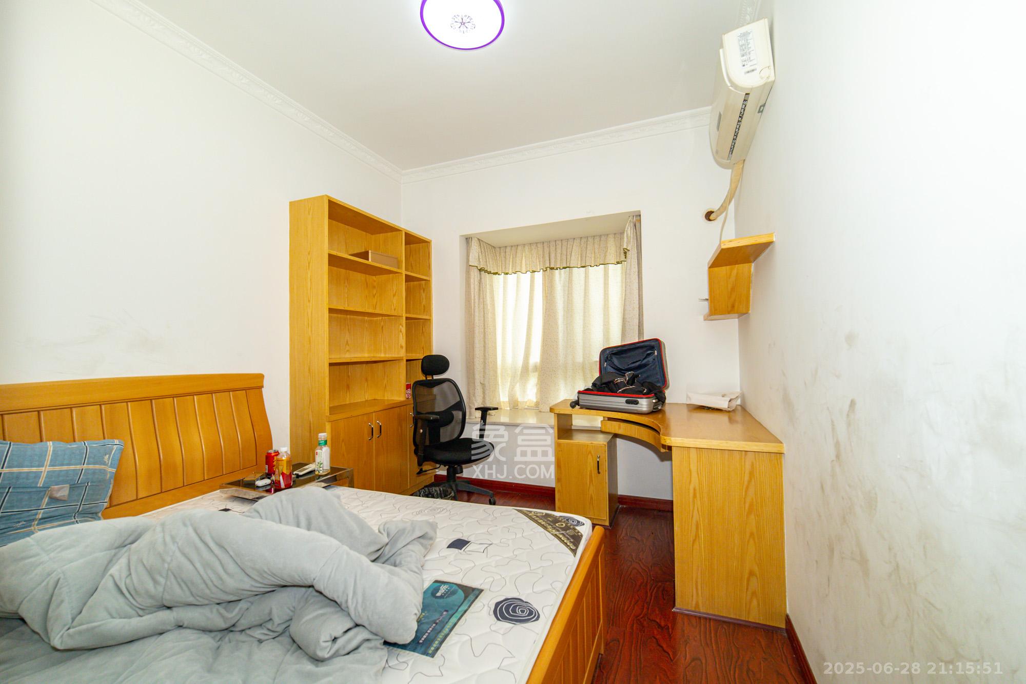 楚天中苑  3室2厅2卫    56.0万卧室