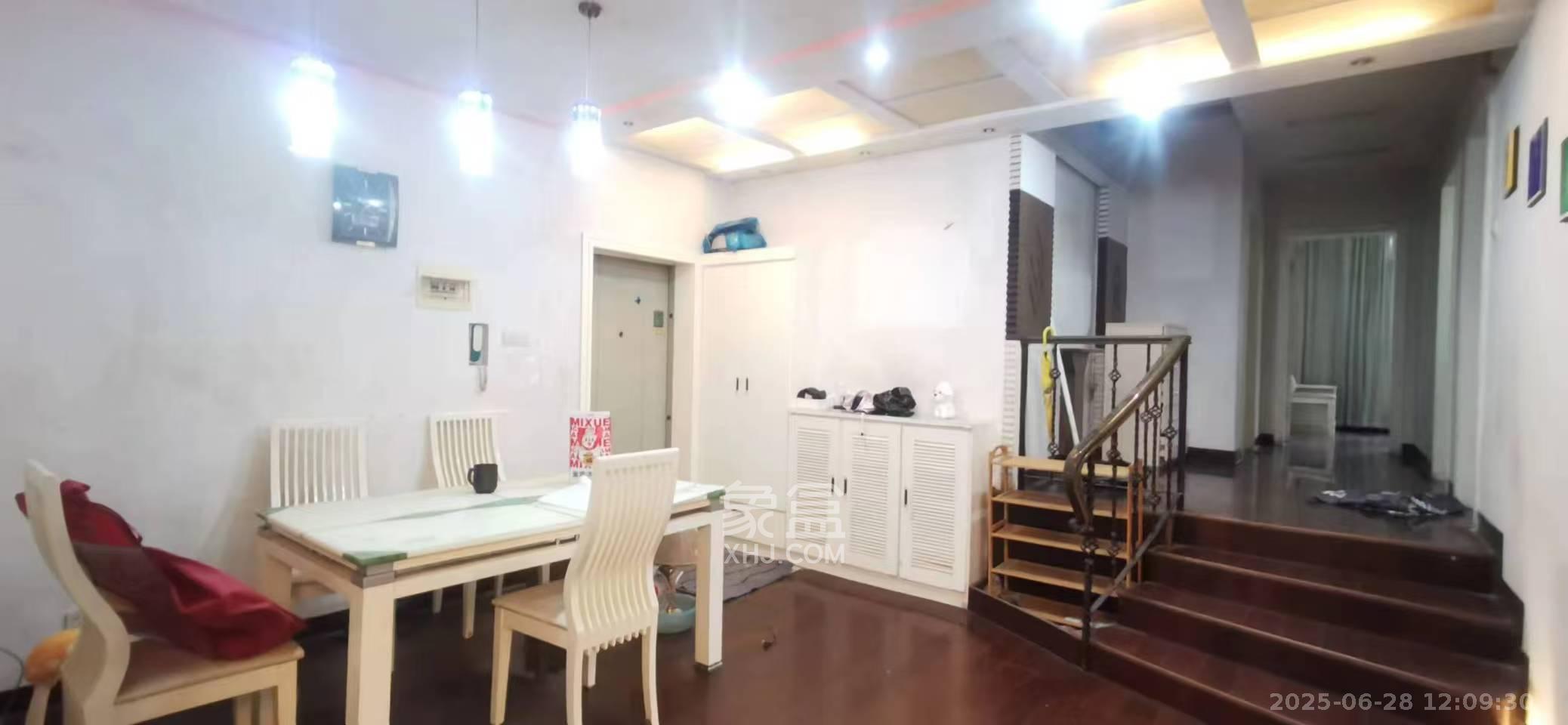 丹桂雅苑  4室2厅2卫    2100.0元/月 丹桂雅苑  4室2厅2卫    2100.0元/月室内图