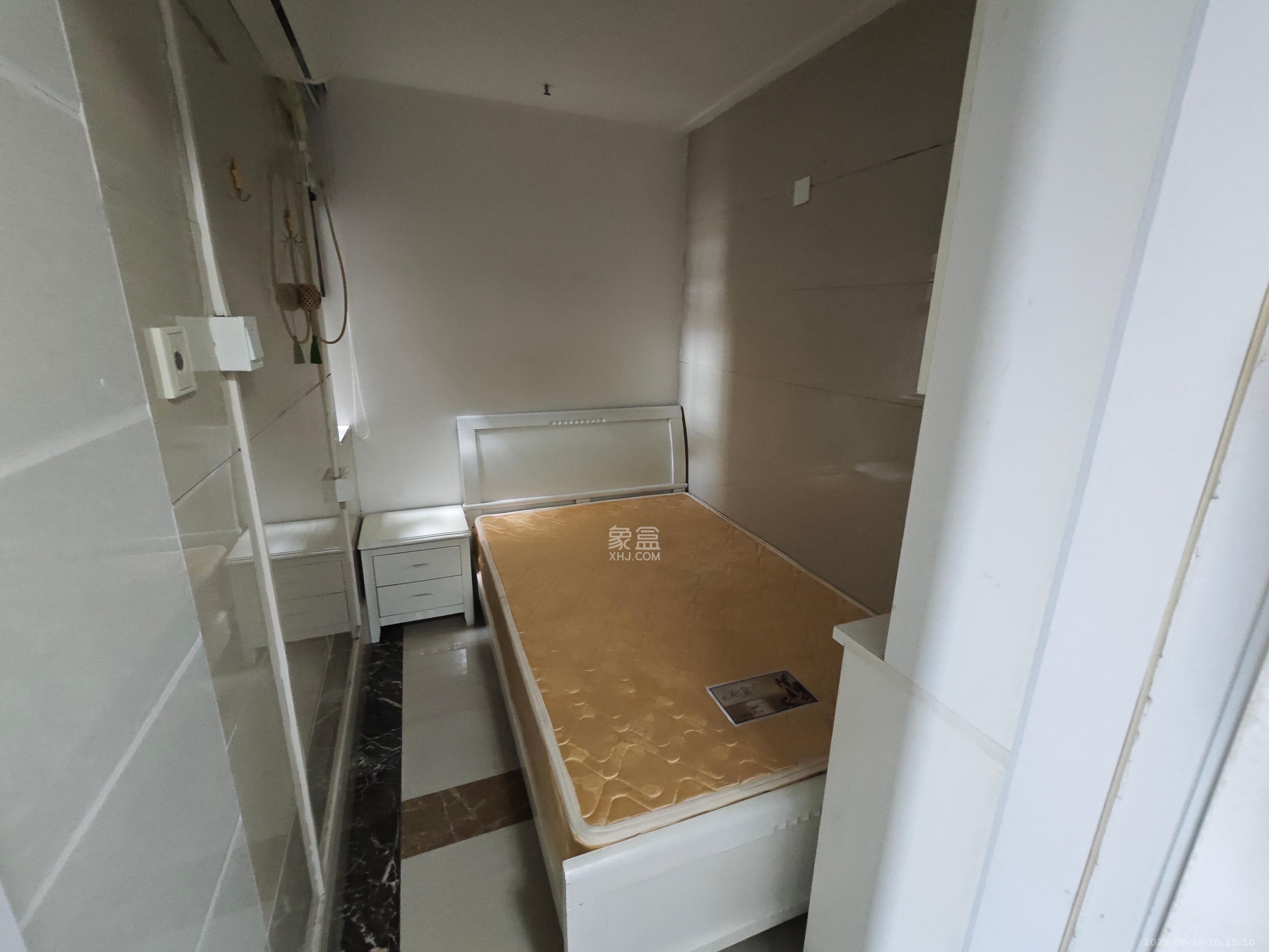 达美D6区  2室1厅1卫    2300.0元/月室内图