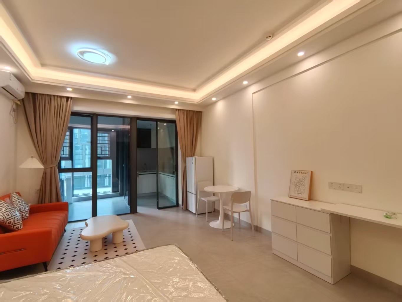 海秀中央(海秀中路50号海秀广场)  1室0厅1卫    92.0万 海秀中央(海秀中路50号海秀广场)  1室0厅1卫    92.0万客厅