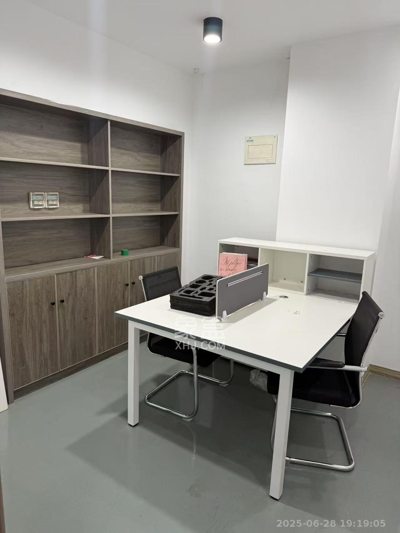 长房时代城   190.0㎡      9800.0元/月室内图