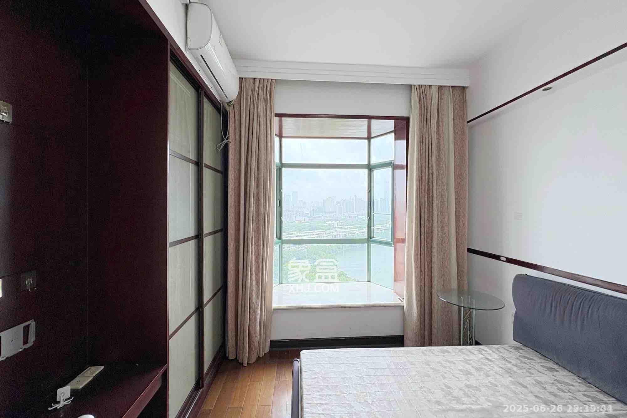 梦泽园  4室2厅2卫    4200.0元/月 梦泽园  4室2厅2卫    4200.0元/月室内图