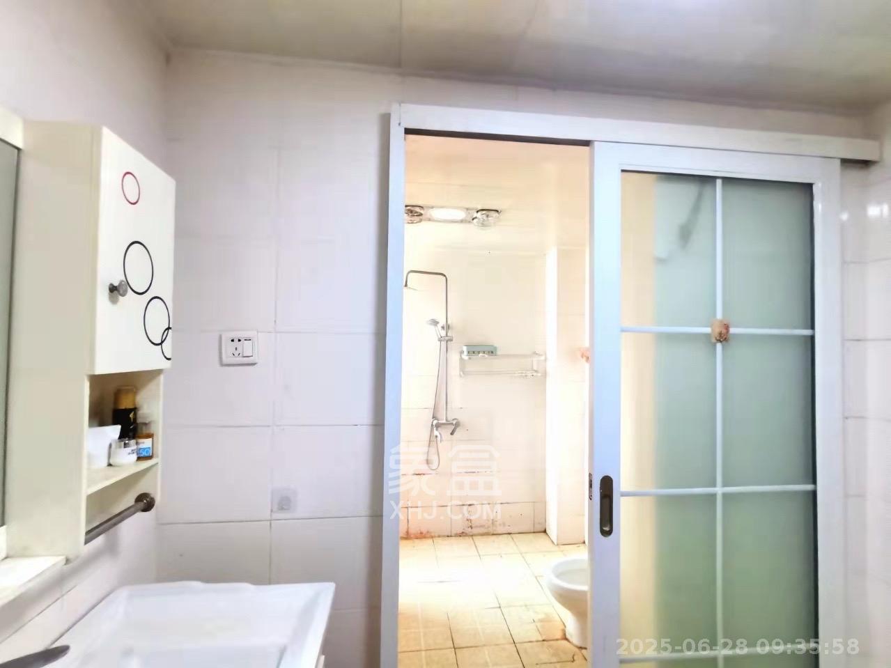 麓山润城  3室2厅2卫    2500.0元/月 麓山润城  3室2厅2卫    2500.0元/月室内图