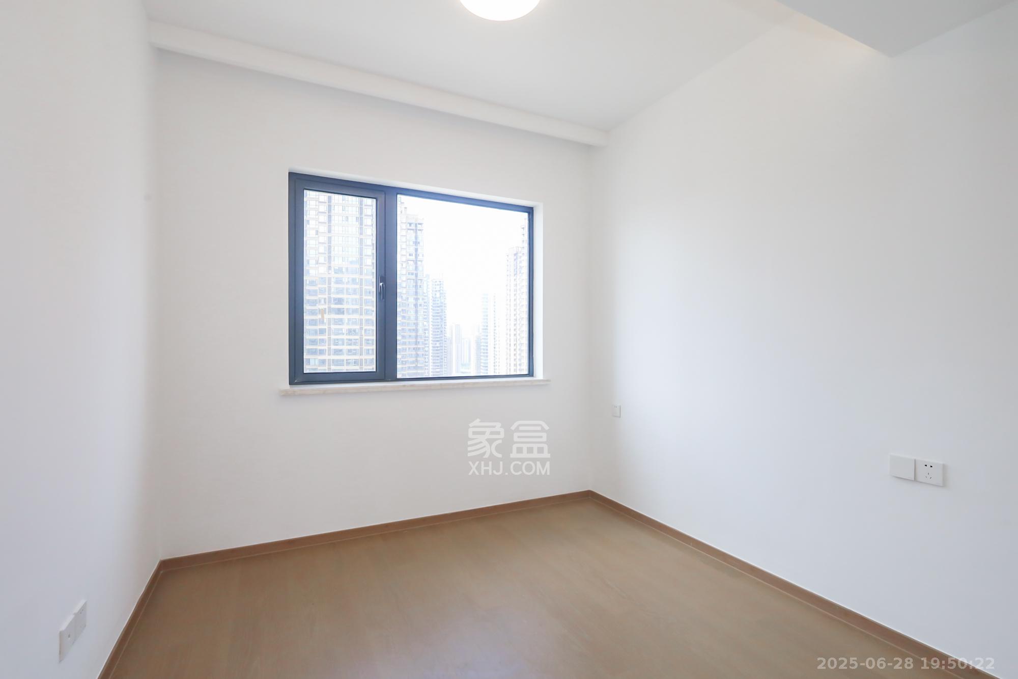 滨江府1913  4室2厅3卫    415.0万卧室