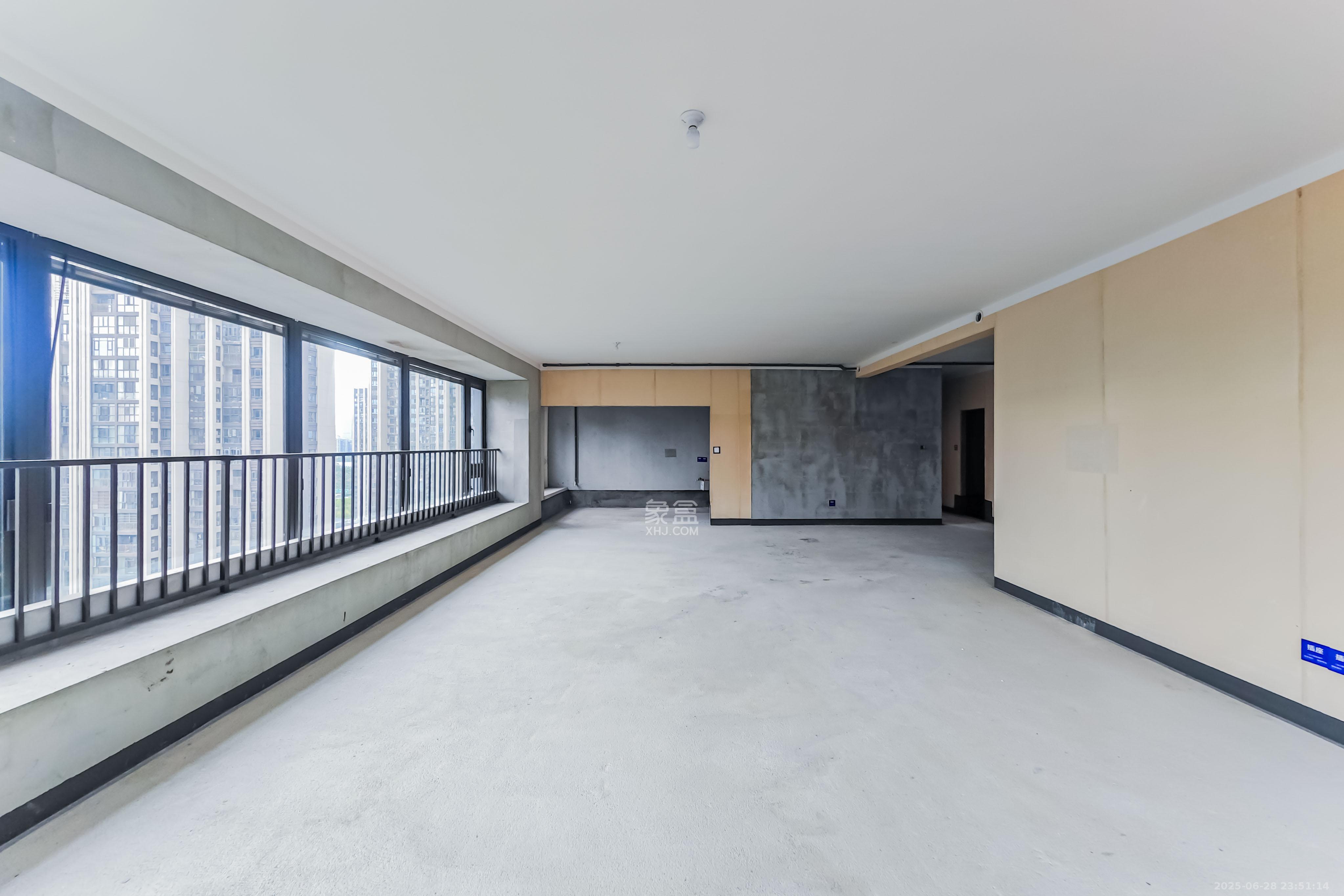 建发玖洲观澜  5室2厅2卫   266.00万