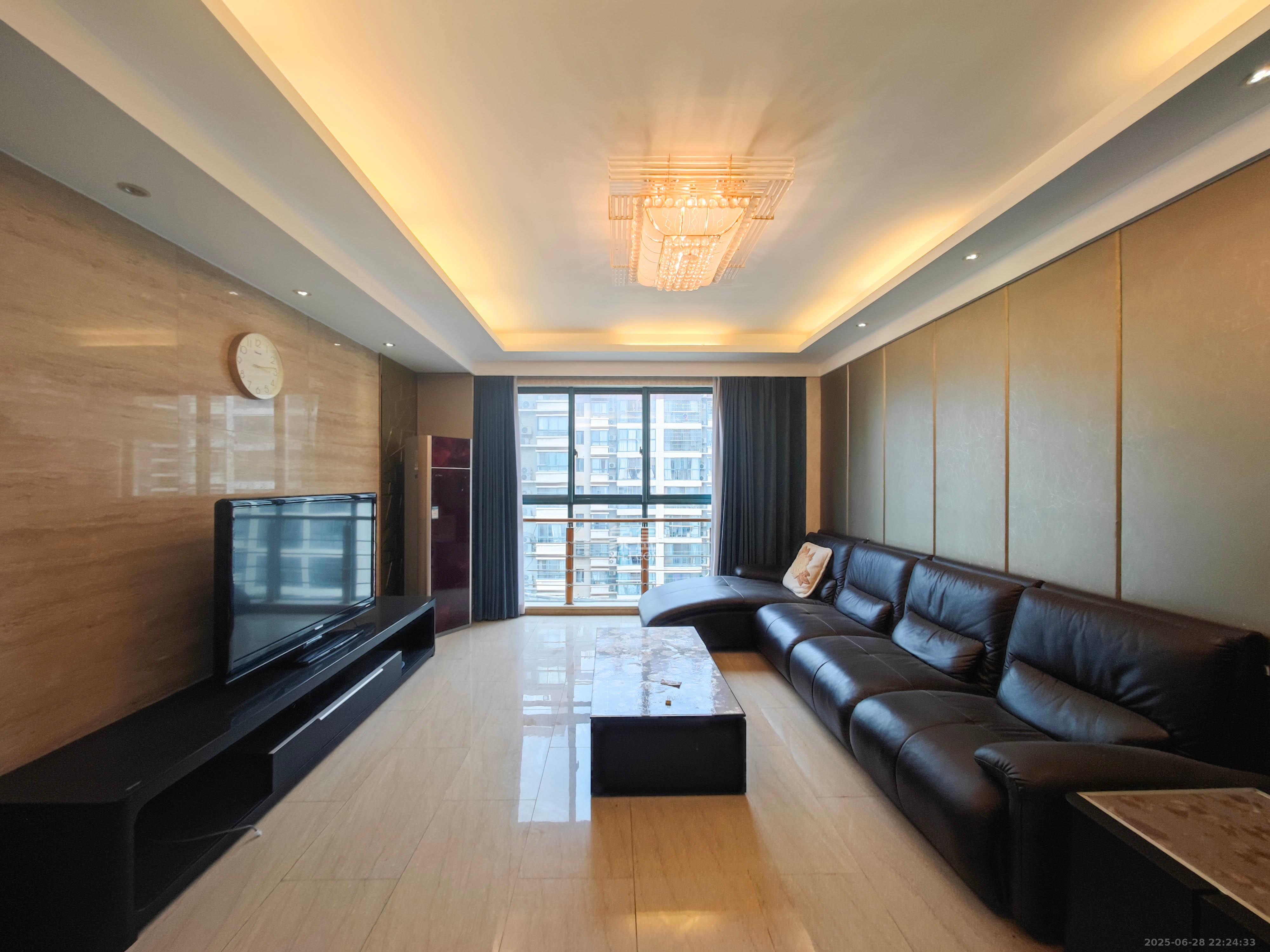 华盛世纪新城 4室2厅2卫 109.0万 华盛世纪新城 4室2厅2卫 109.0万客厅