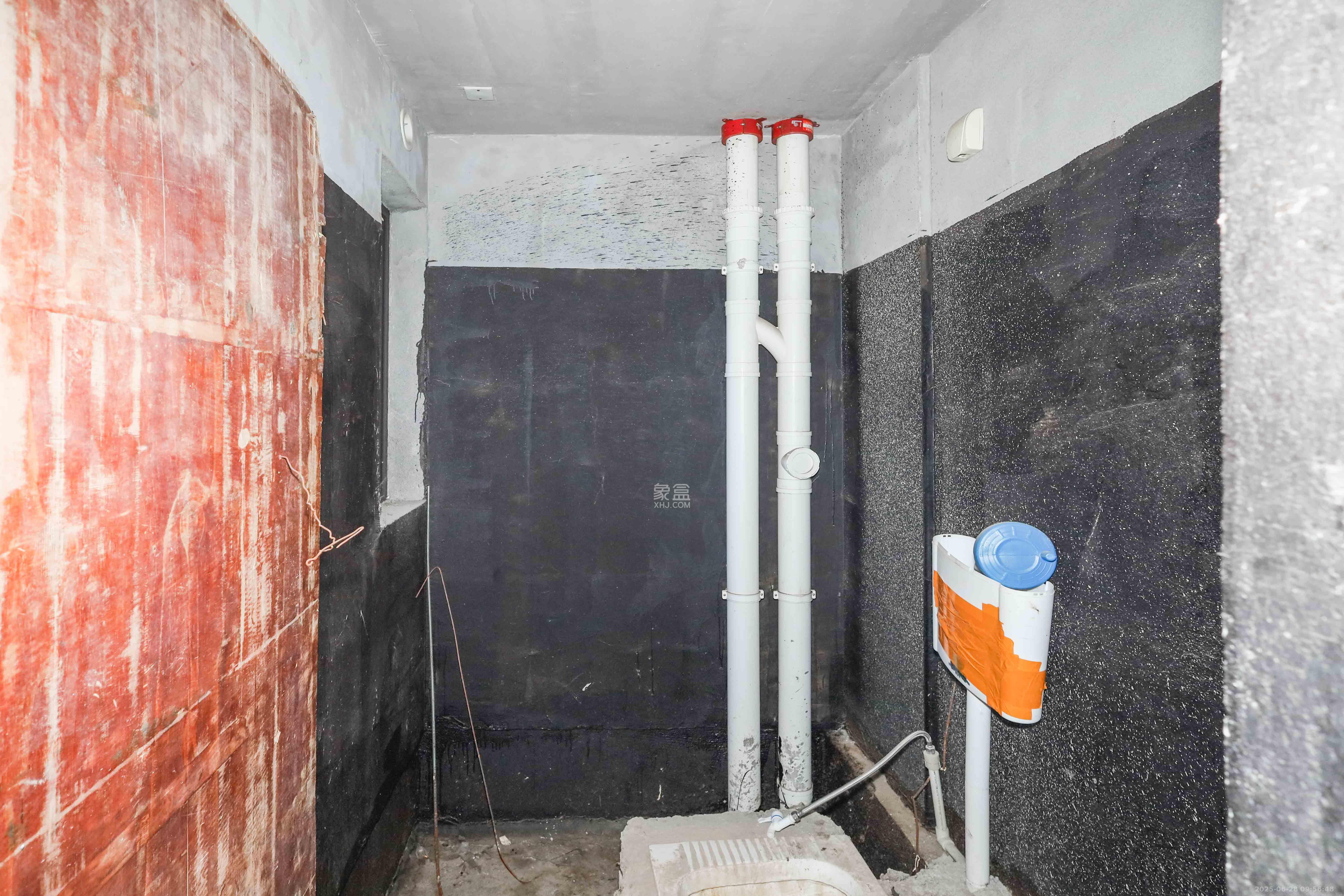 中国铁建梅溪青秀二期  4室2厅2卫   136.00万卫生间