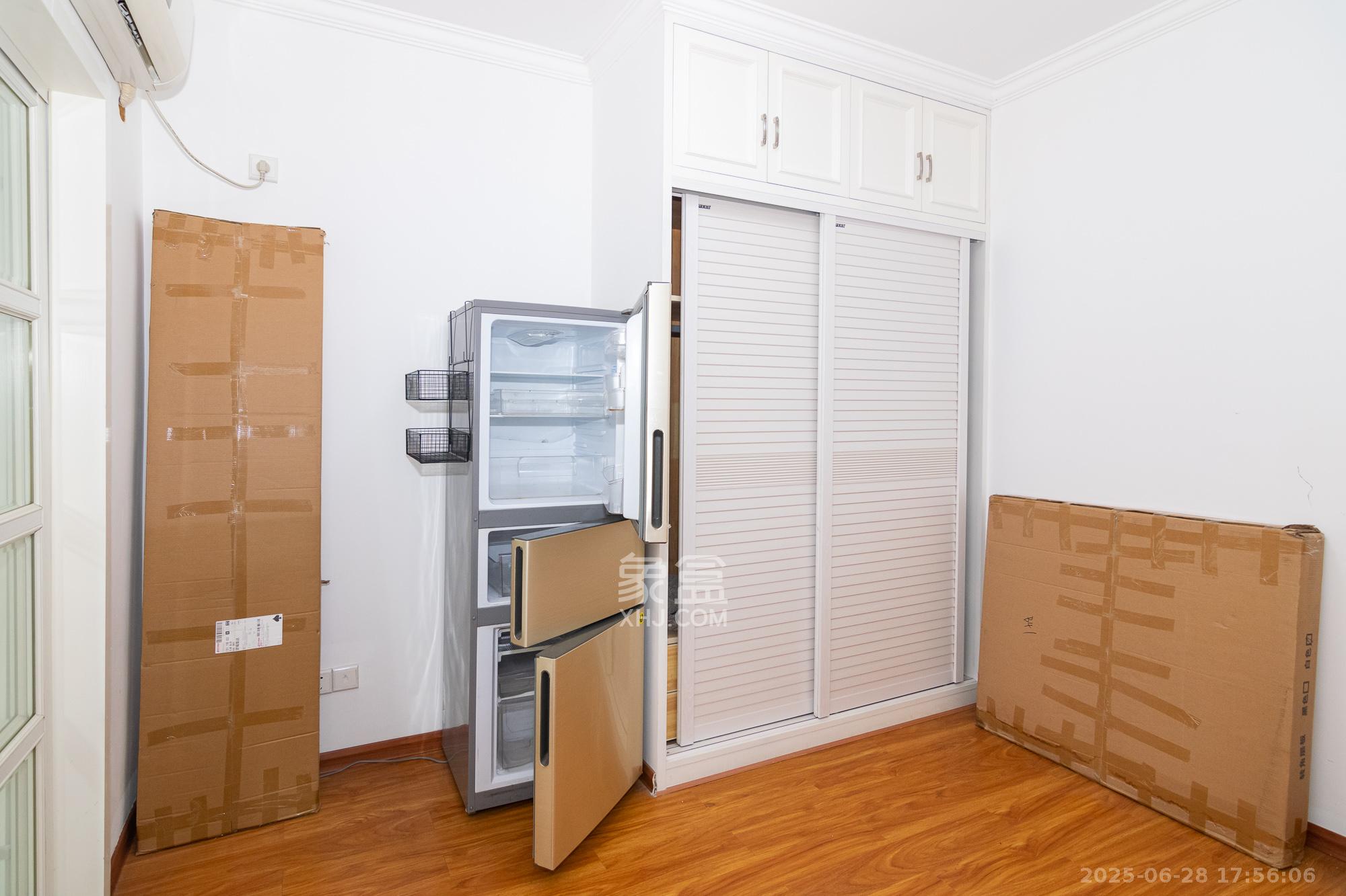 联诚国际城  3室2厅2卫    66.0万 联诚国际城  3室2厅2卫    66.0万卧室