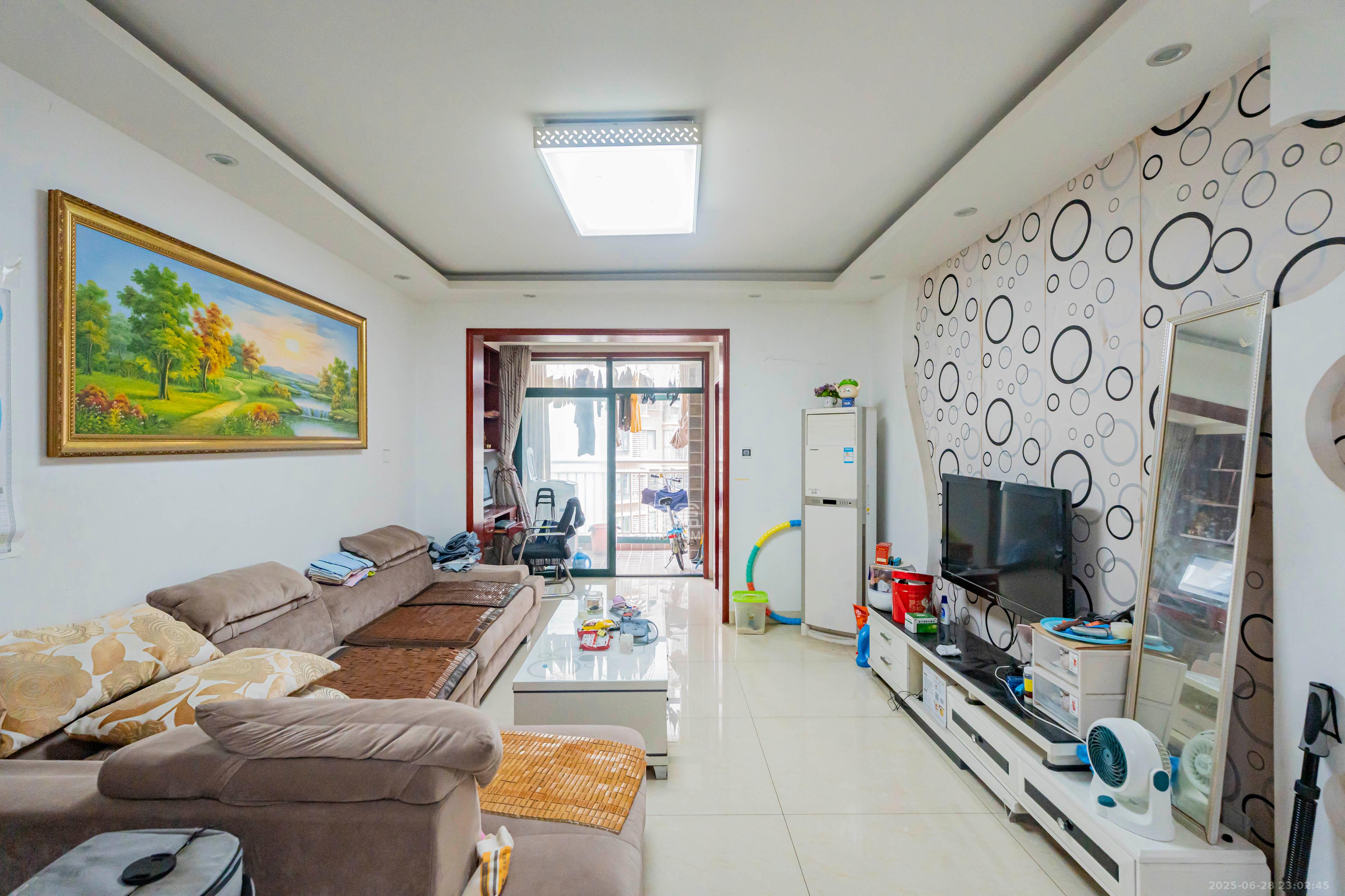 绿洲花园 3室2厅1卫 76.8万 绿洲花园 3室2厅1卫 76.8万客厅