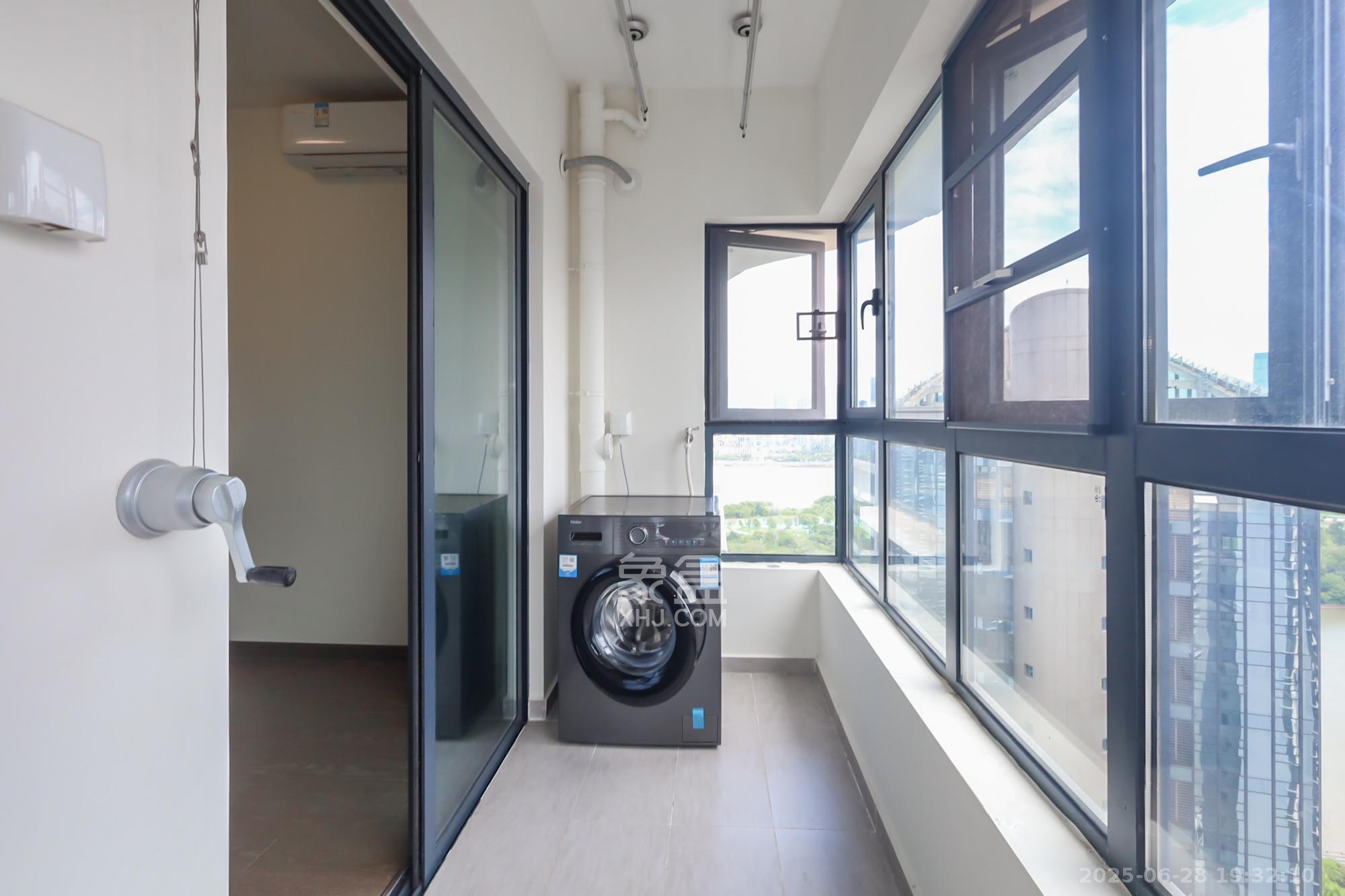 滨江府1913  4室2厅2卫   208.00万阳台