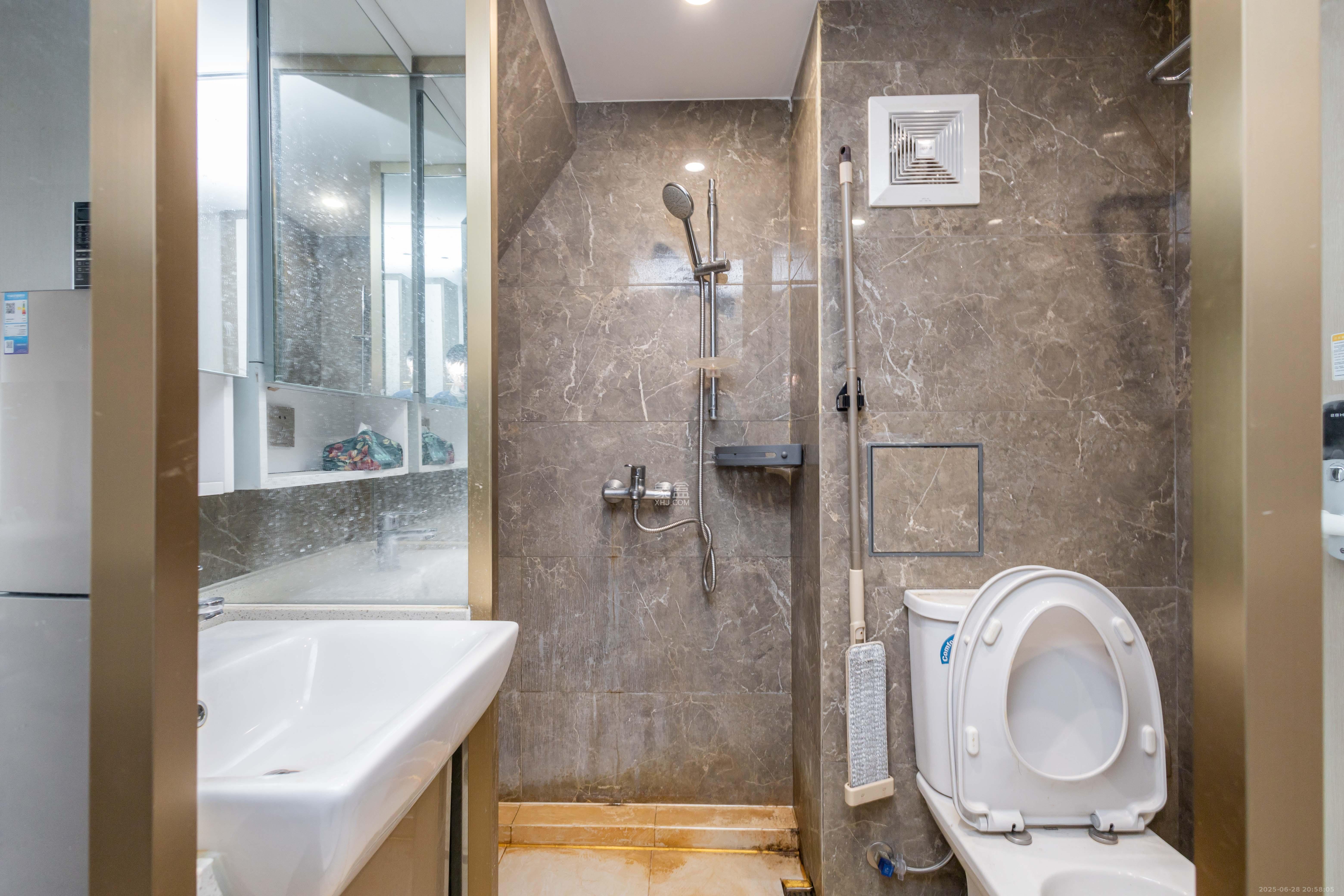 华远海蓝郡  2室2厅1卫    25.0万 华远海蓝郡  2室2厅1卫    25.0万卫生间