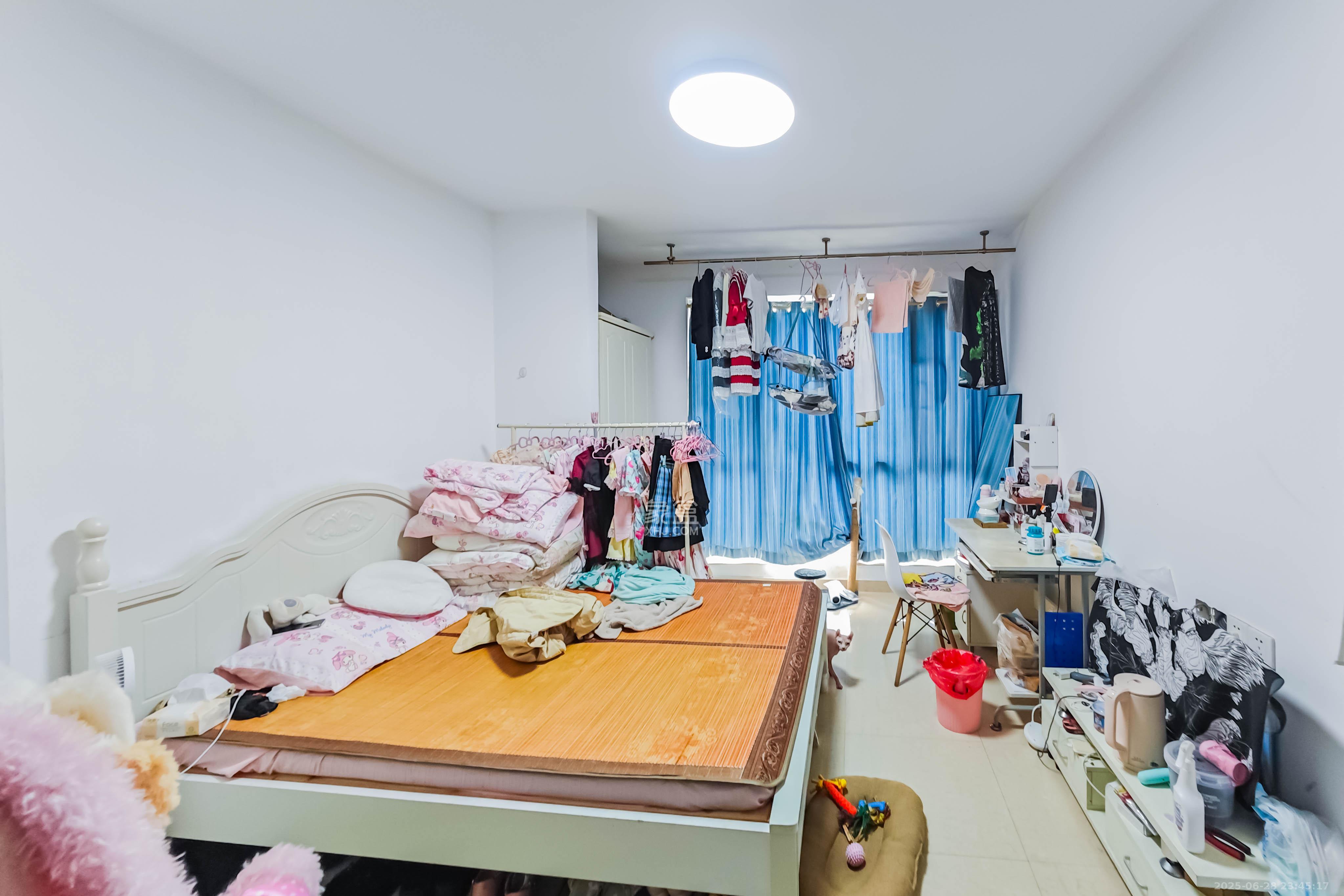 融科东南海  1室1厅1卫    19.0万 融科东南海  1室1厅1卫    19.0万客厅