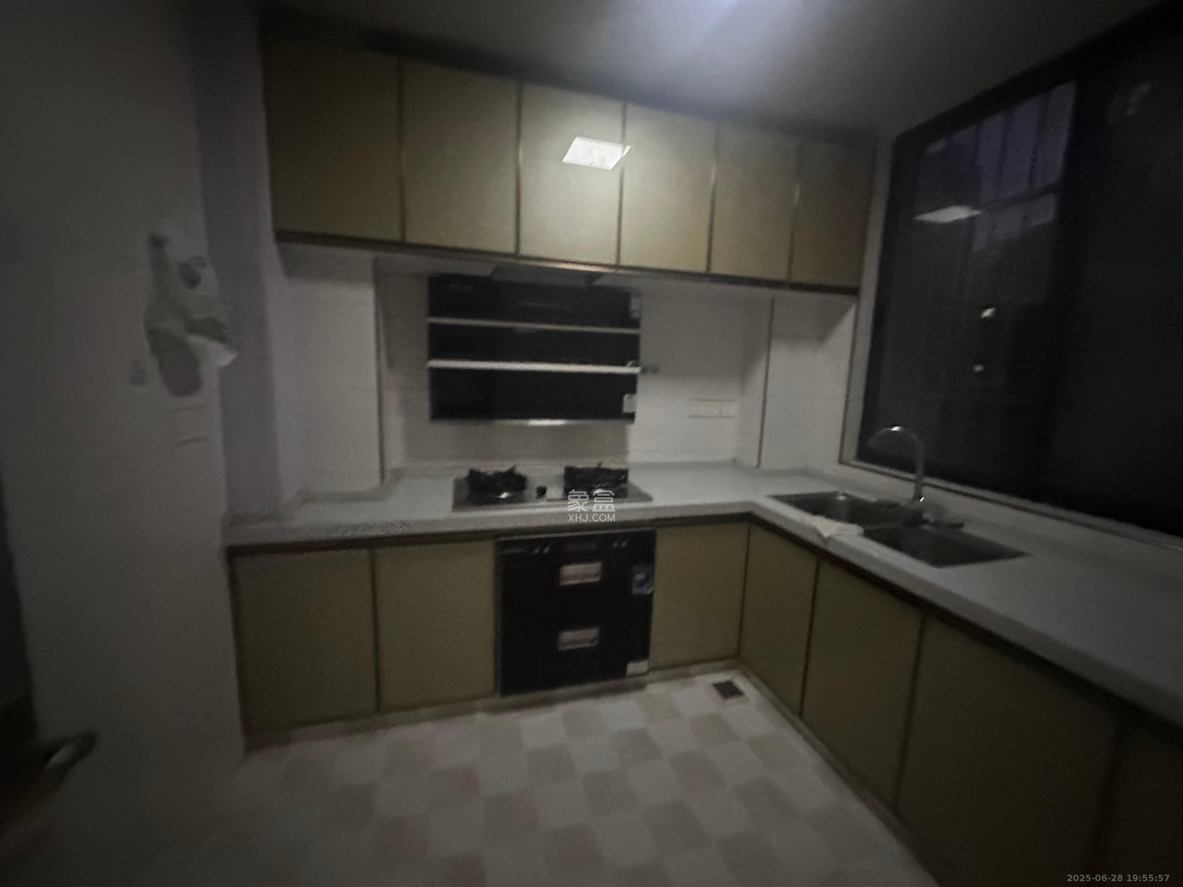 满庭芳小区 3室2厅1卫 2600.0元/月 满庭芳小区 3室2厅1卫 2600.0元/月室内图