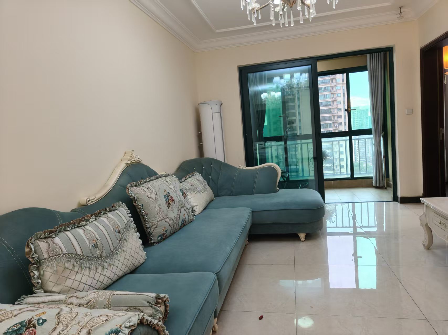 恒大绿洲 1室2厅1卫 1500.0元/月 恒大绿洲 1室2厅1卫 1500.0元/月室内图