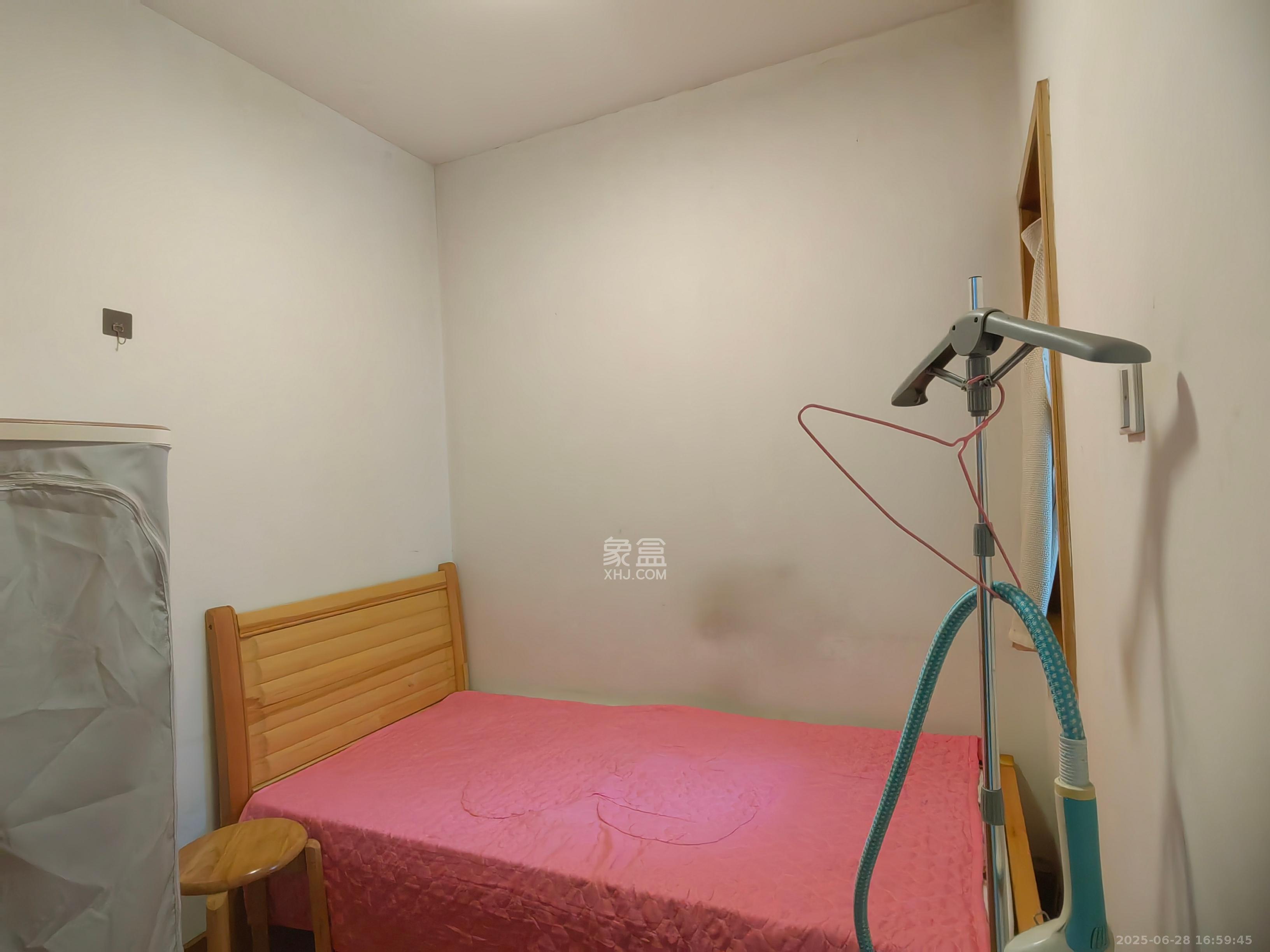 东方新城 3室1厅1卫 2400.0元/月 东方新城 3室1厅1卫 2400.0元/月室内图