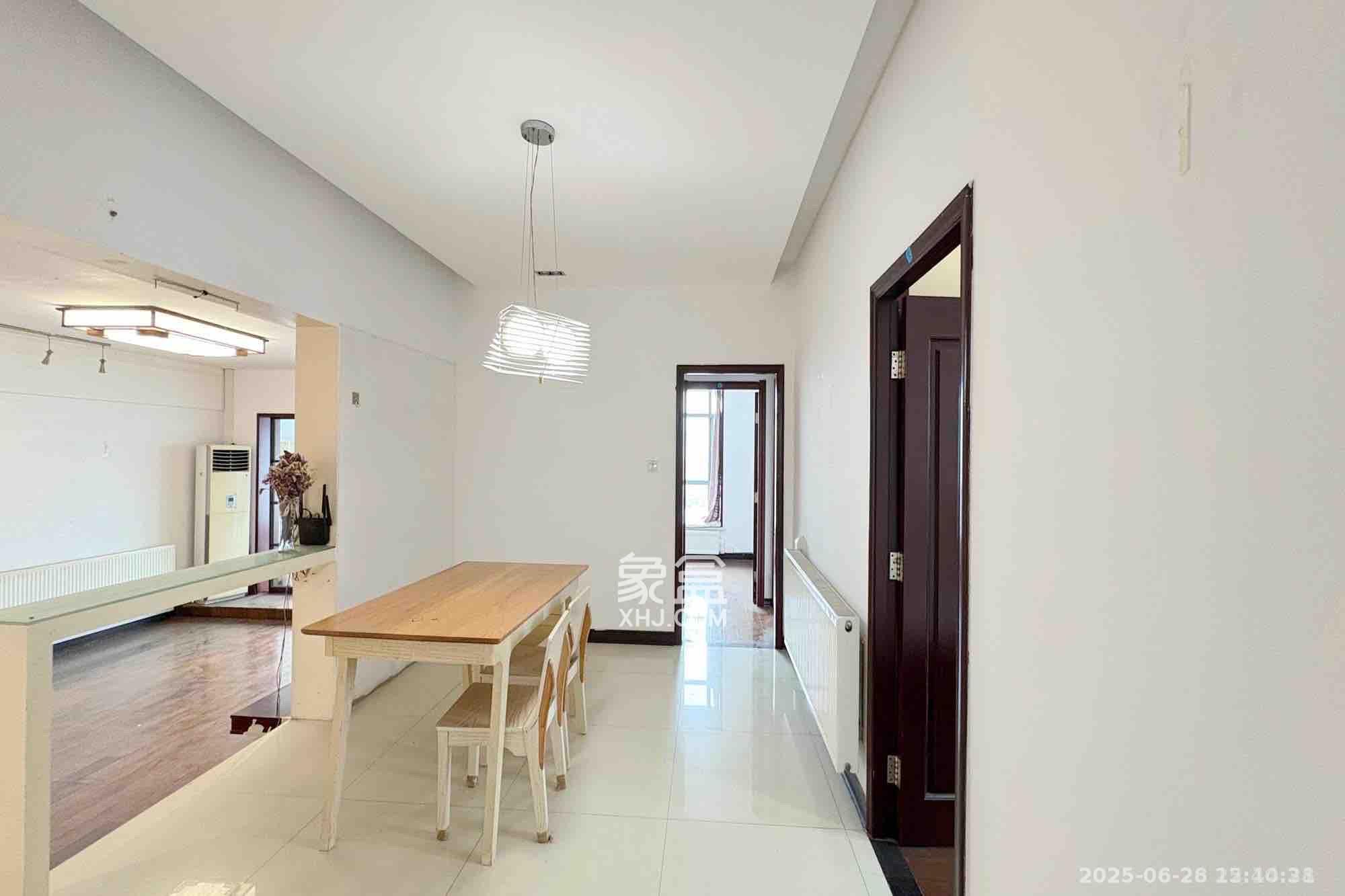 梦泽园  4室2厅2卫    4200.0元/月 梦泽园  4室2厅2卫    4200.0元/月室内图